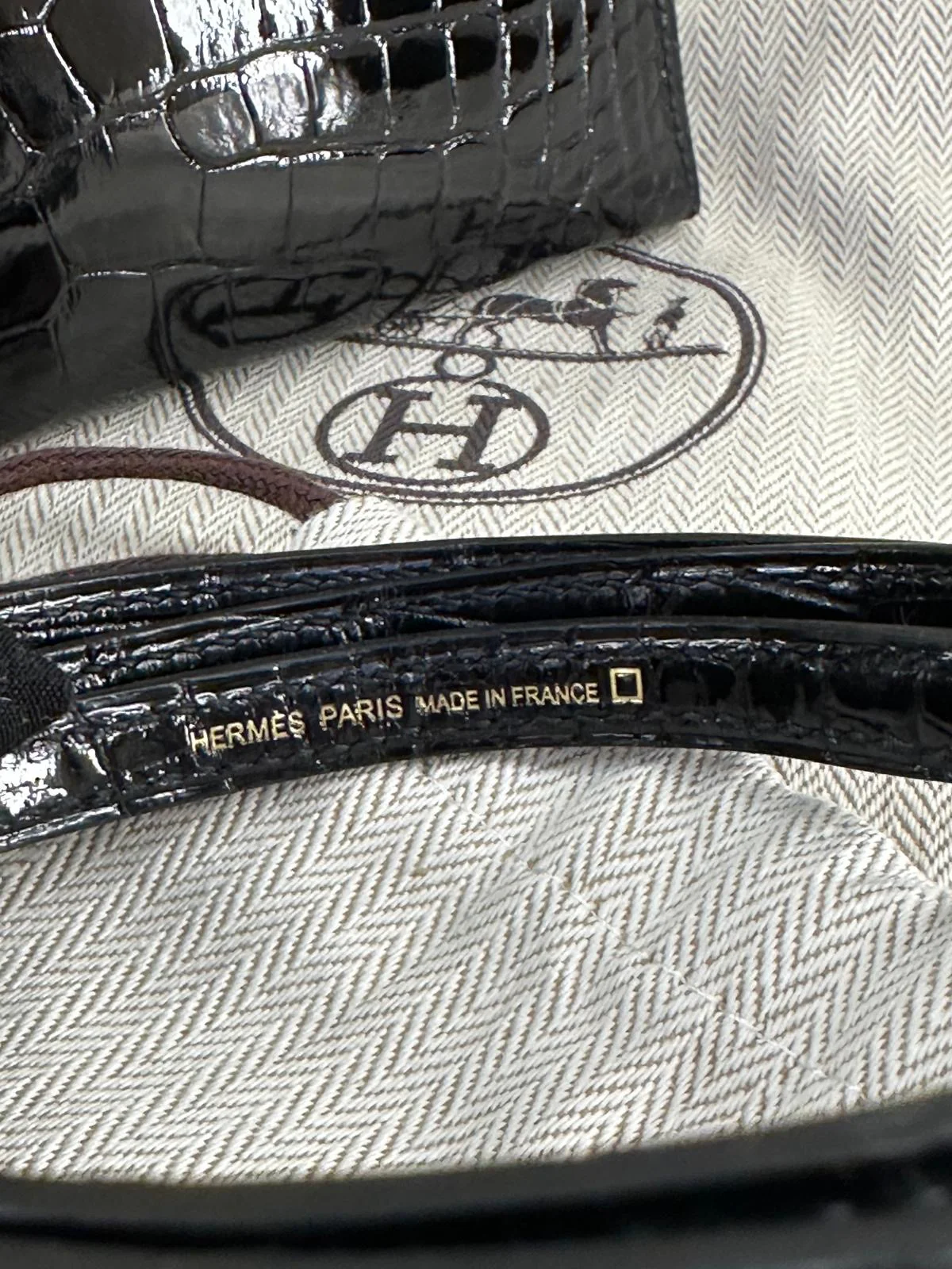 Hermès Mini Kelly Black Shiny Alligator Gold Hardware - Image 14
