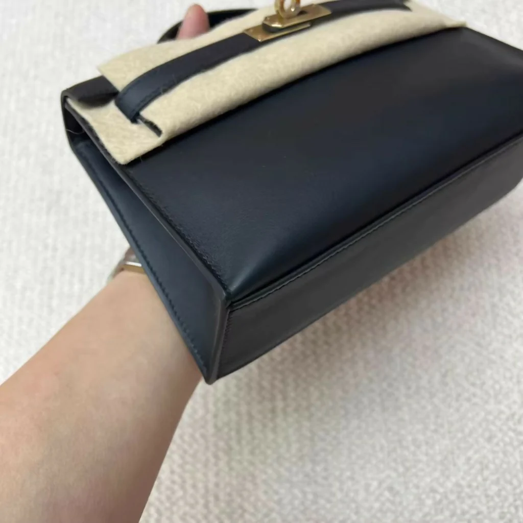 Hermès Mini Kelly Pochette Black Swift Leather Champagne Gold Hardware - Image 3