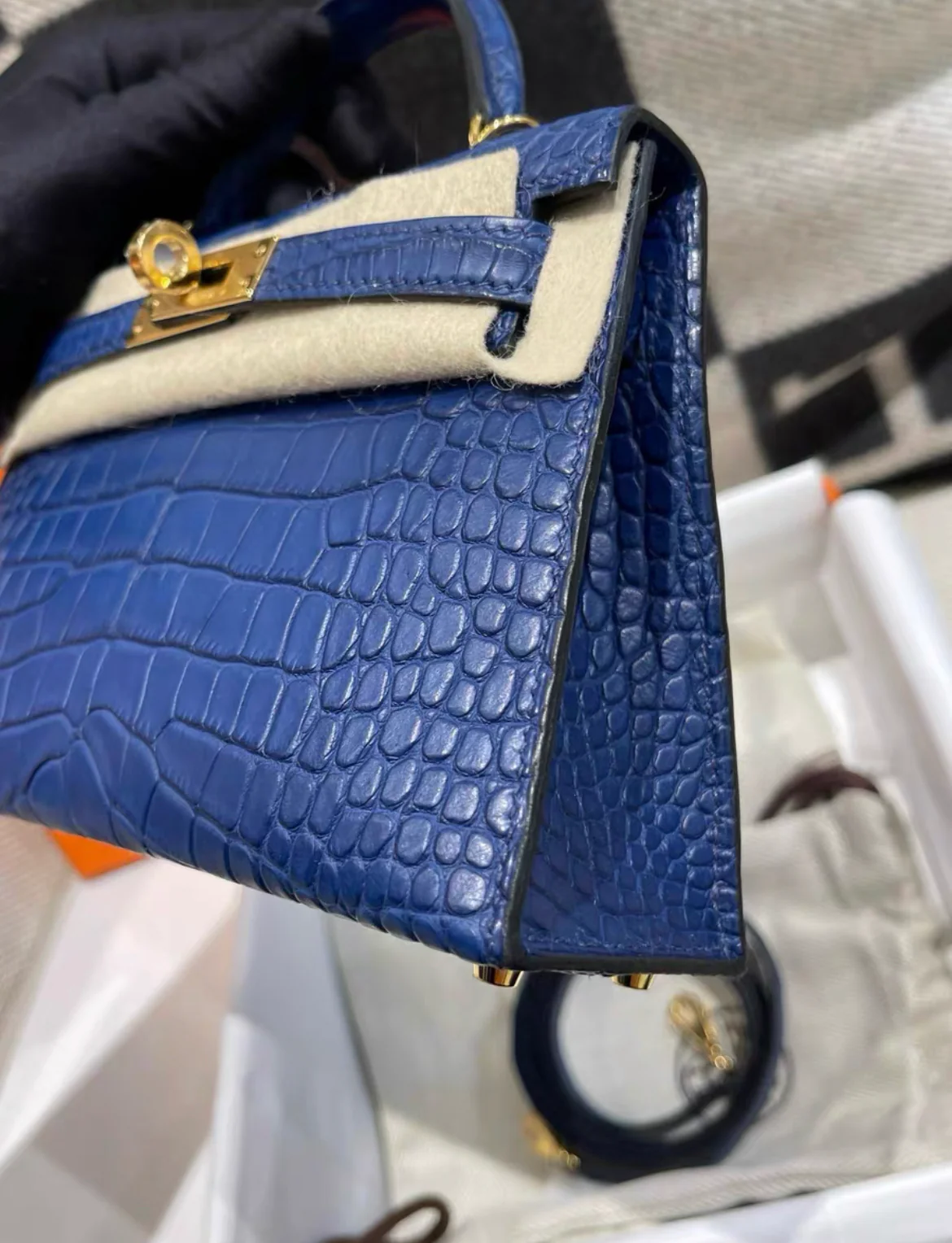 Hermès Mini Kelly Blue Sapphire Blue Crocodile Matte Gold Hardware - Image 4
