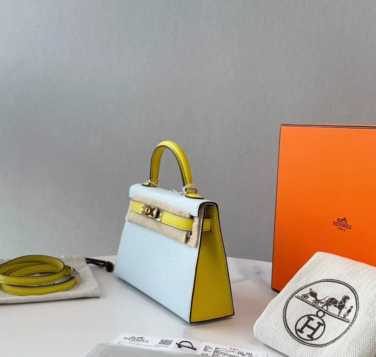 Hermès Mini Kelly Blue & Yellow Goatskin Leather Gold Hardware - Image 2