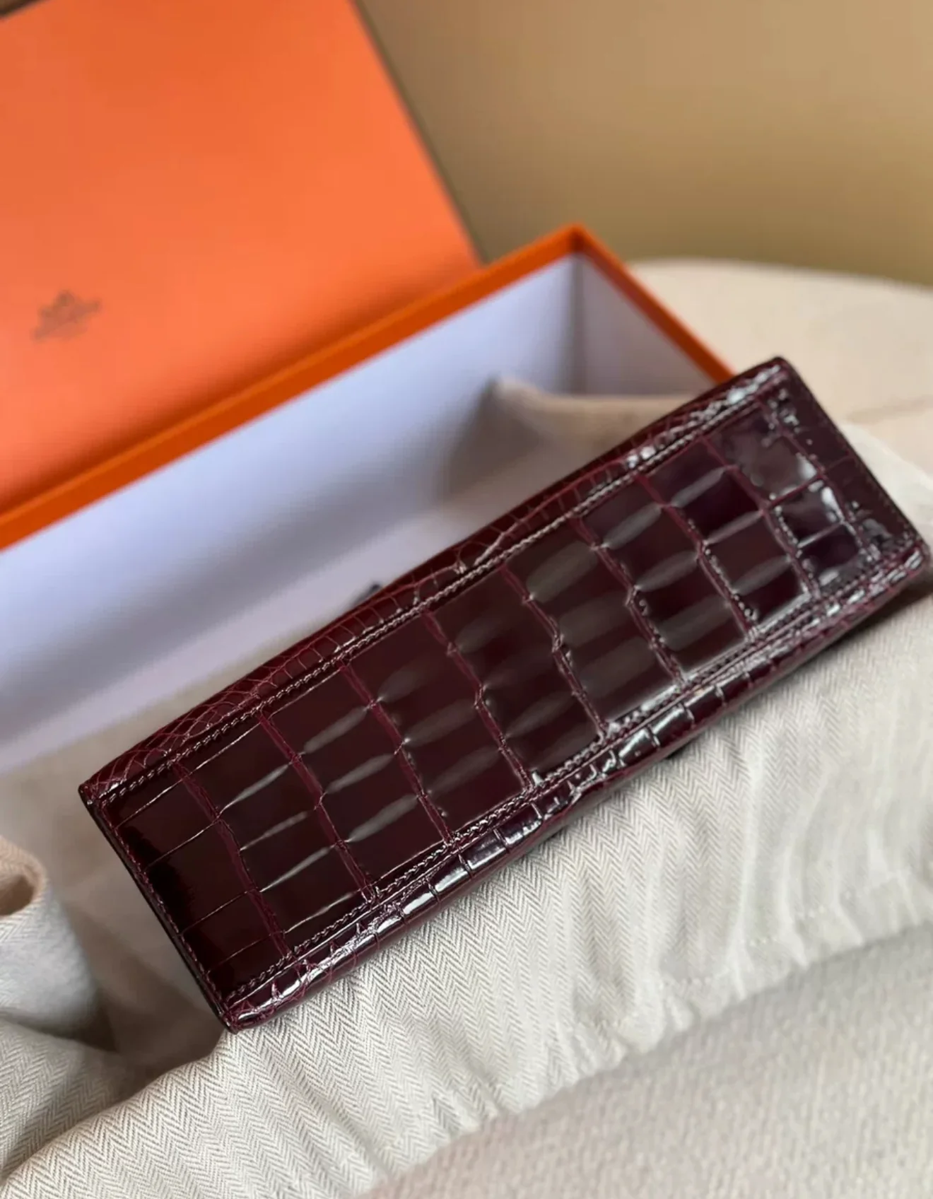 Hermes mini kelly Bordeaux Red Shiny Crocodile Leather Palladium Hardware - Image 3