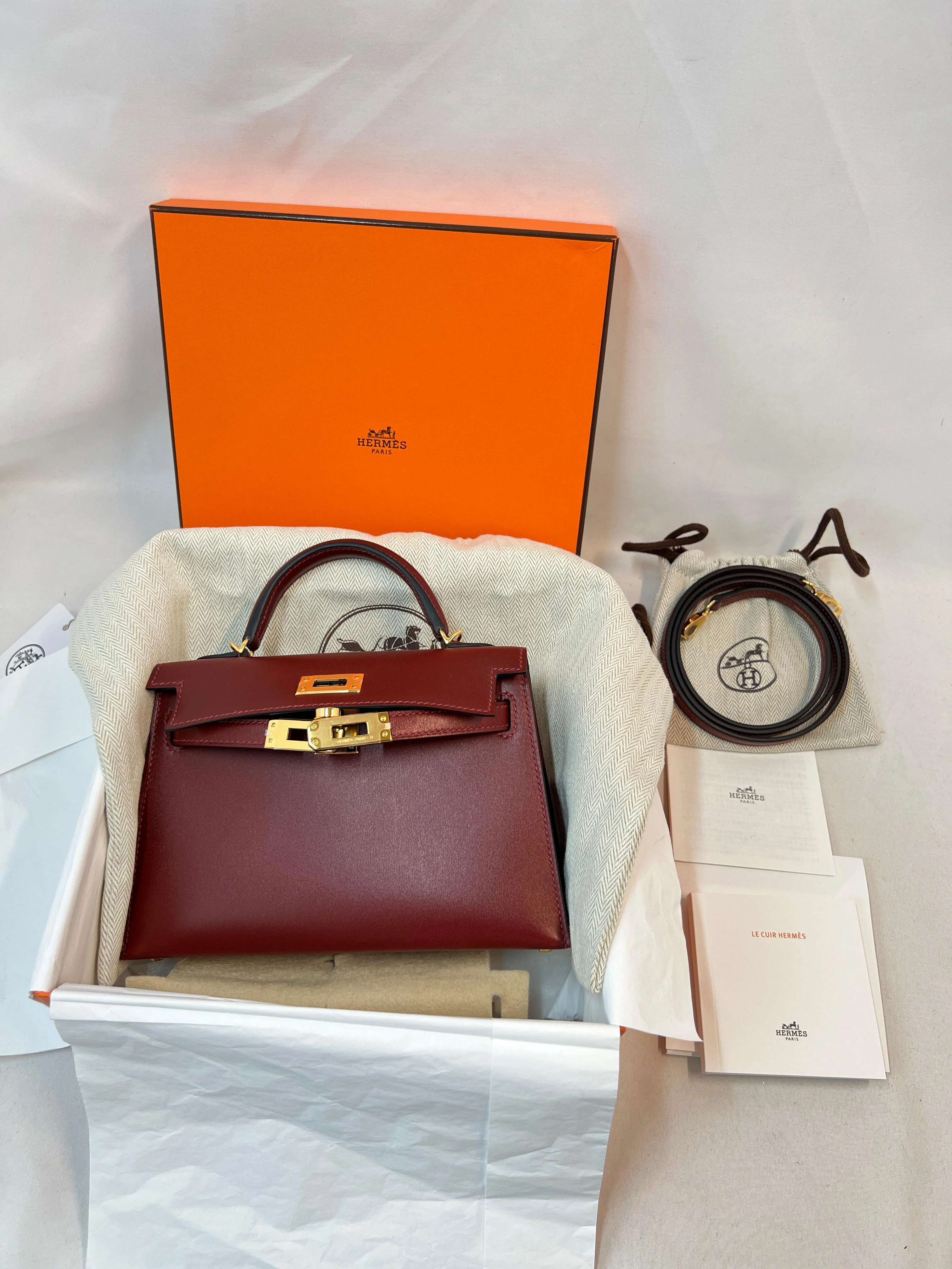 Hermès Mini Kelly Bordeaux (Rouge H) Box Leather Gold Hardware - Image 3