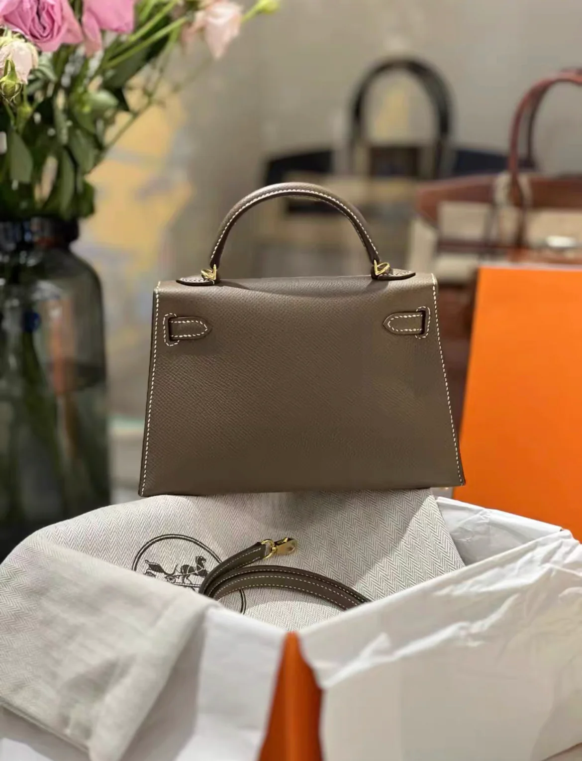 Hermes Mini Kelly Etoupe Epsom Leather Gold Hardware - Image 2