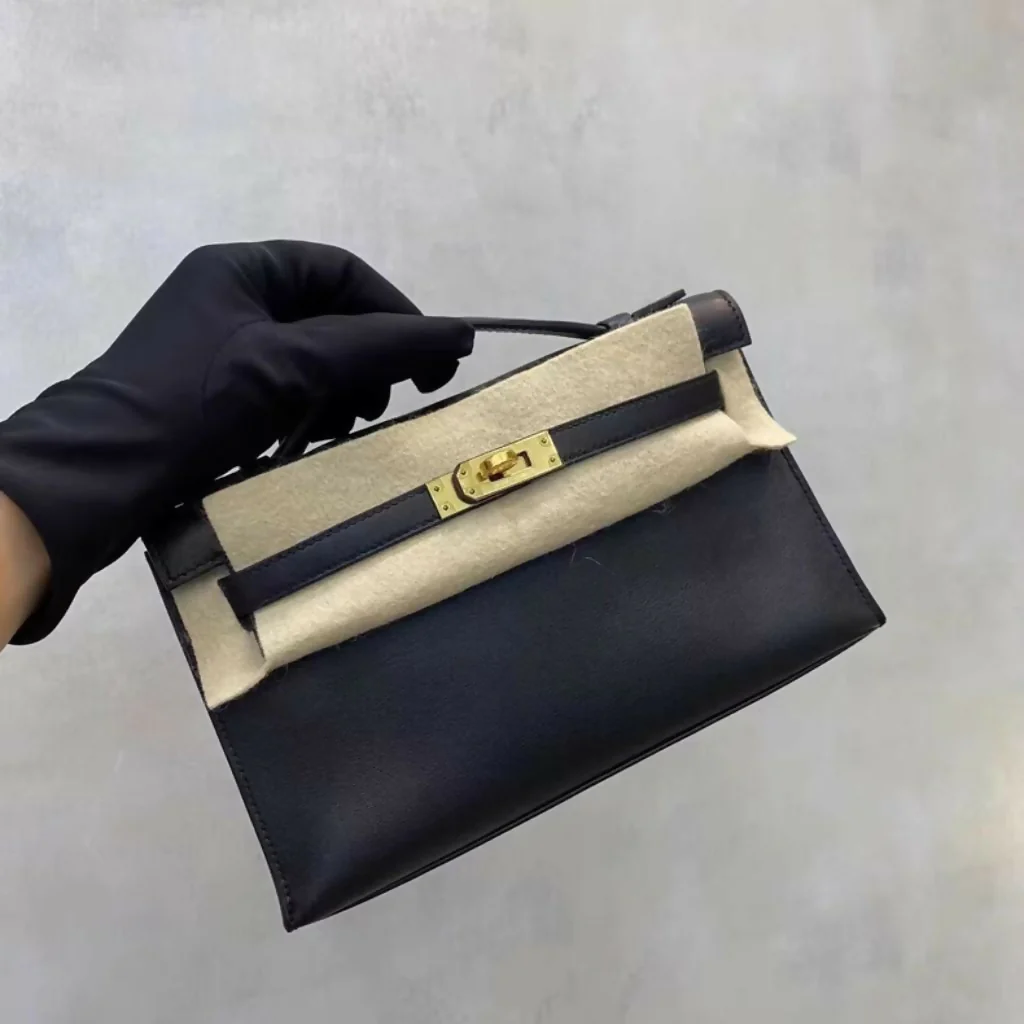 Hermes kelly Pochette Black Swift Leather Gold Hardware - Image 3