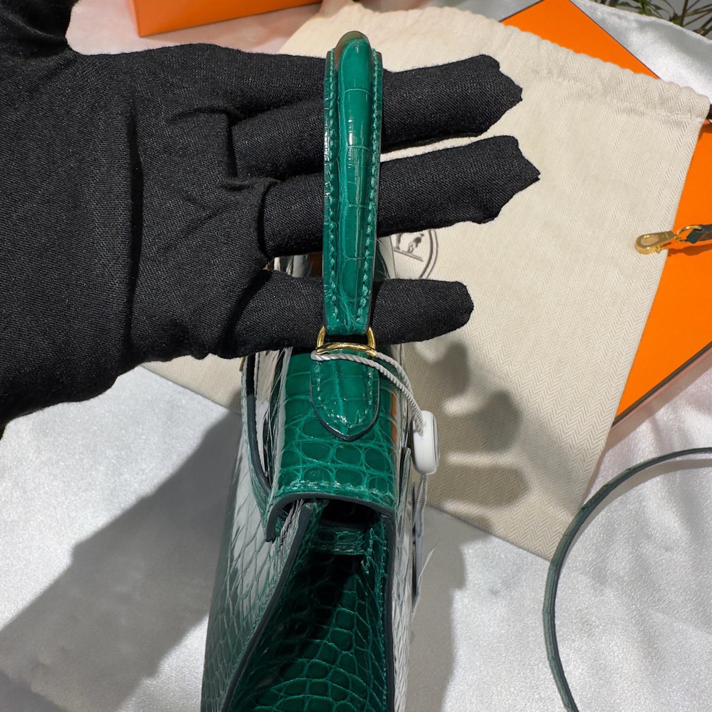 Hermes Mini kelly Green Emerald 6Q alligator leather gold hardware - Image 10