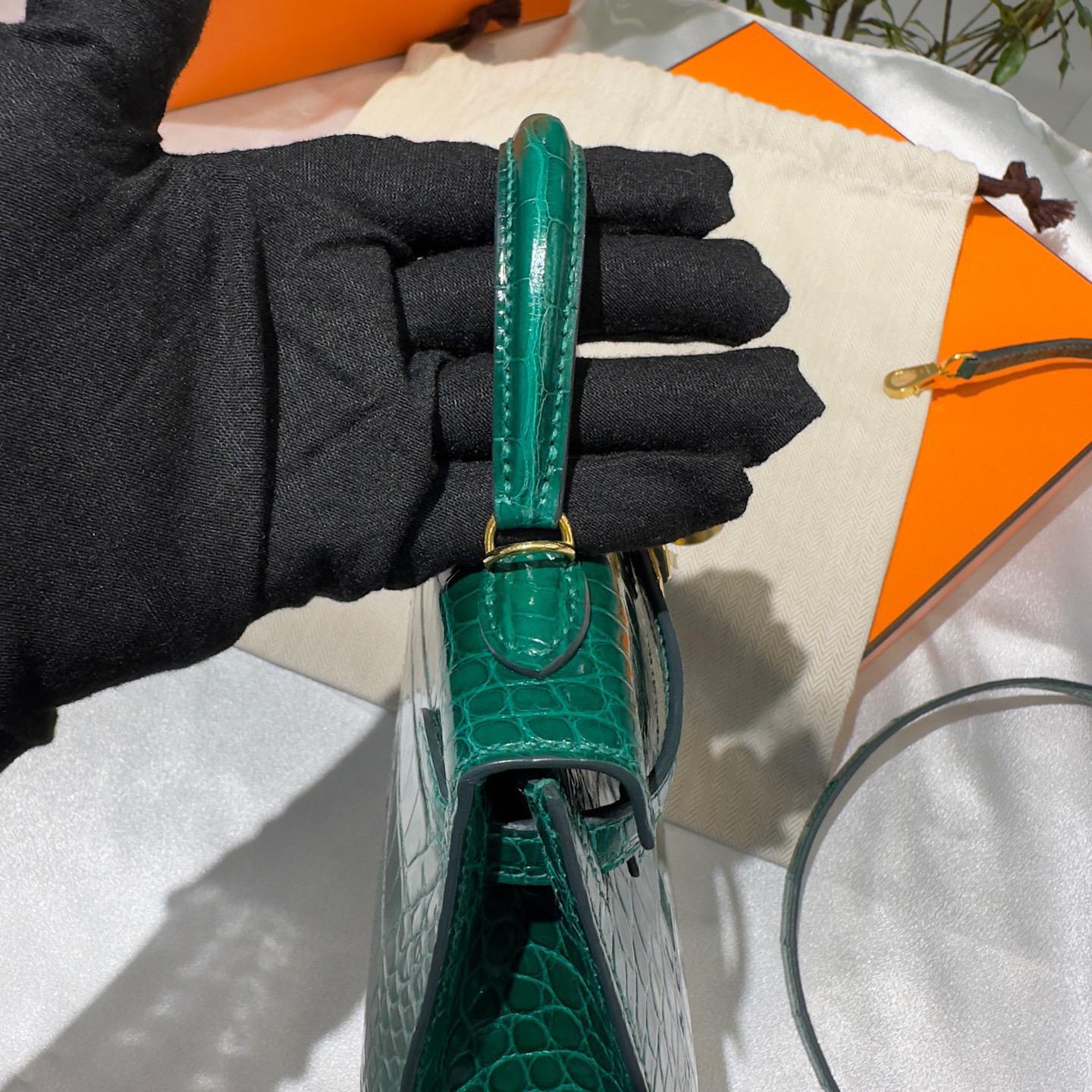 Hermes Mini kelly Green Emerald 6Q alligator leather gold hardware - Image 11