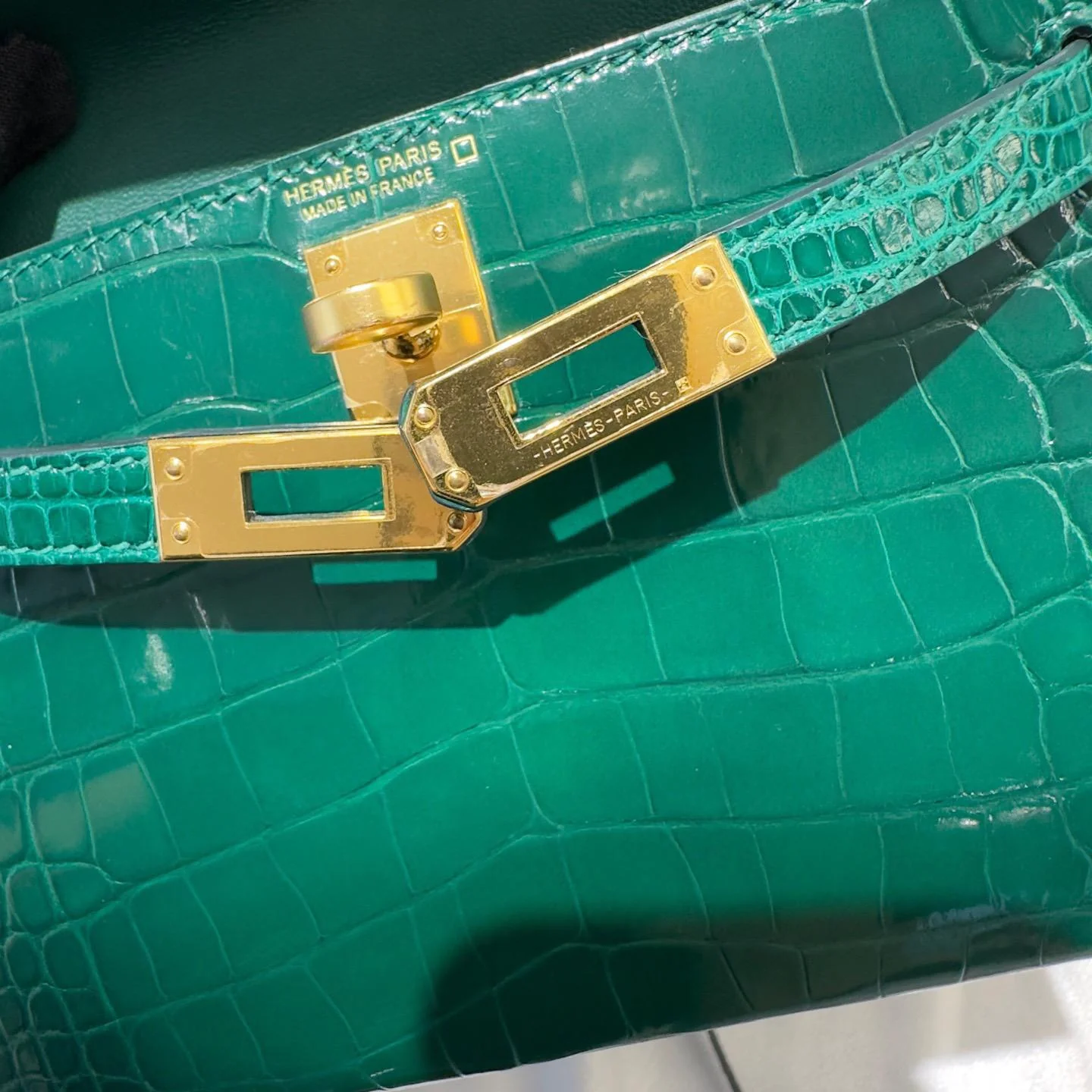 Hermes Mini kelly Green Emerald 6Q alligator leather gold hardware - Image 12