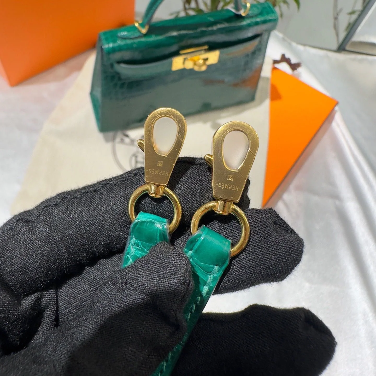 Hermes Mini kelly Green Emerald 6Q alligator leather gold hardware - Image 15