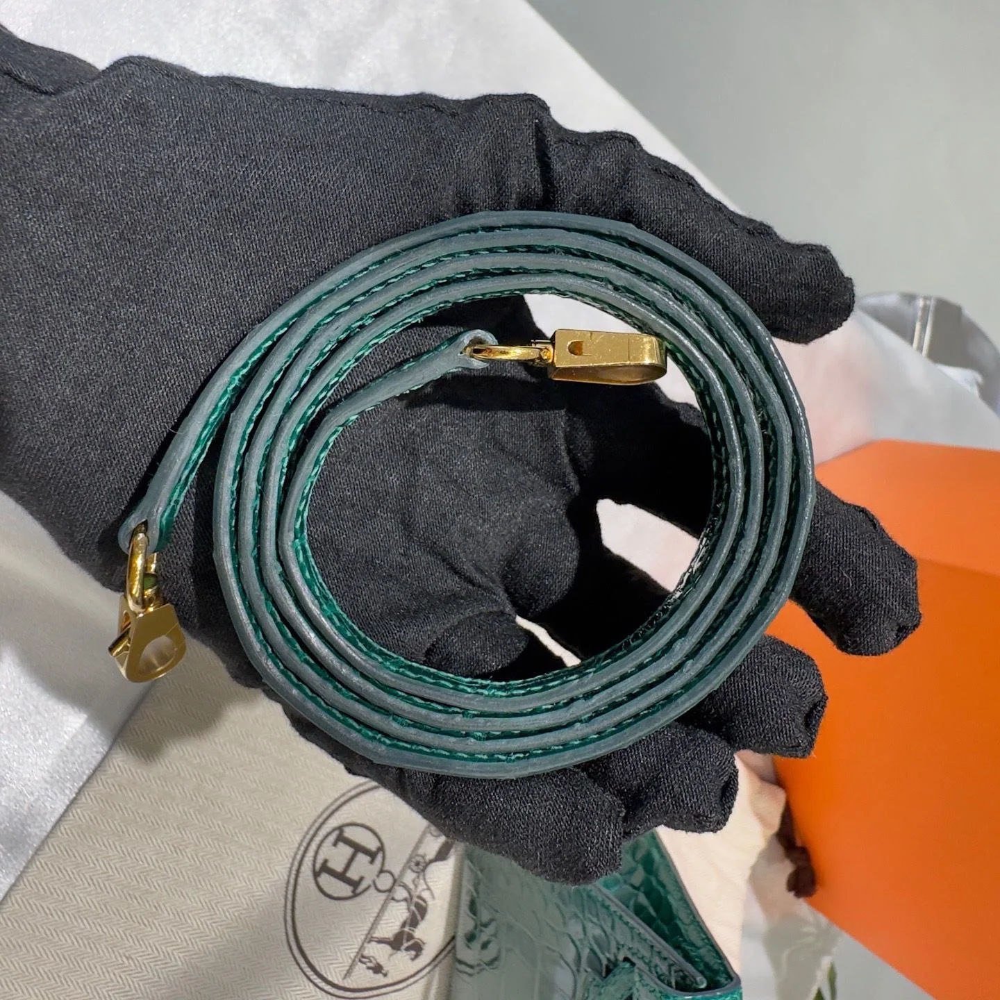 Hermes Mini kelly Green Emerald 6Q alligator leather gold hardware - Image 16