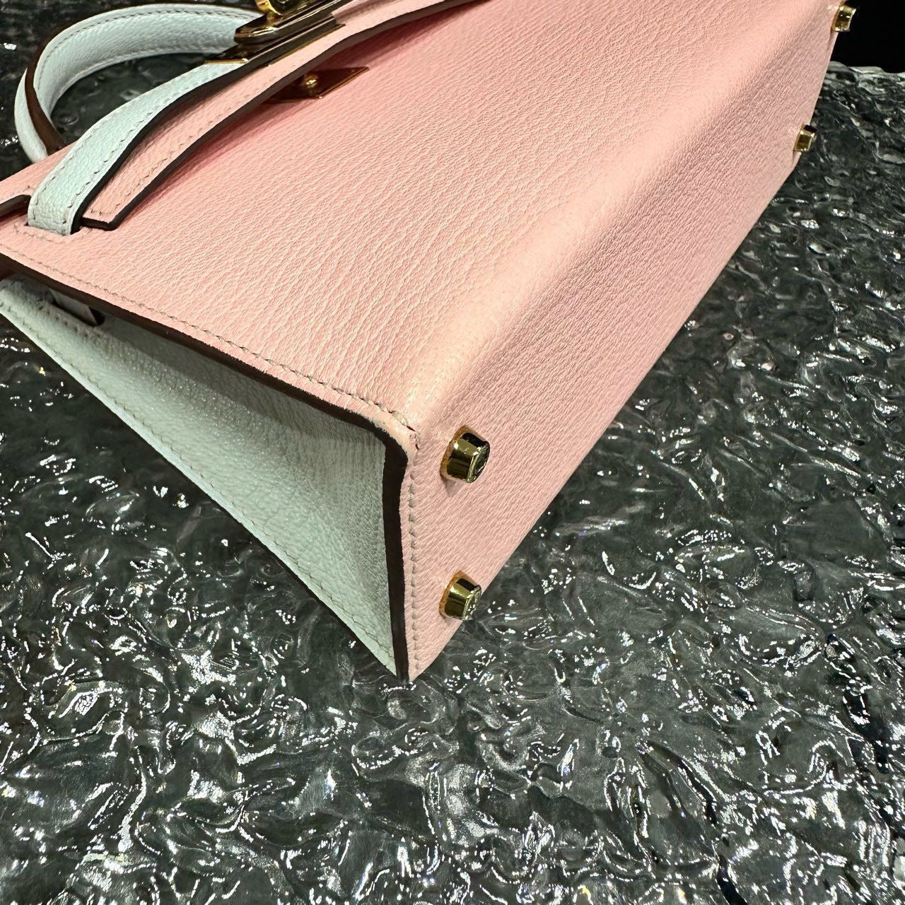 Hermes Mini Kelly II 20 Rose Sakura & Gris Perle Chèvre Gold Hardware - Image 4