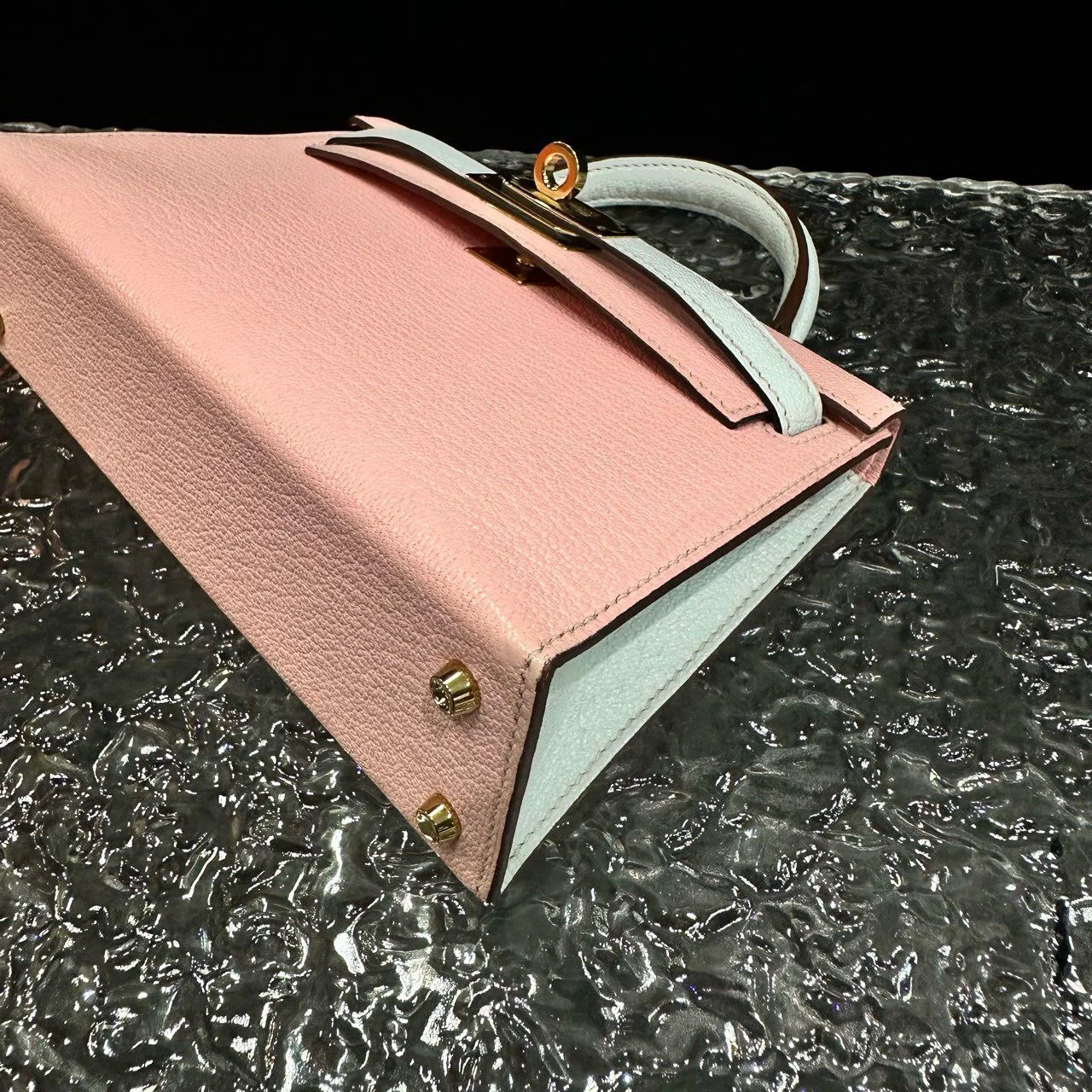 Hermes Mini Kelly II 20 Rose Sakura & Gris Perle Chèvre Gold Hardware - Image 5