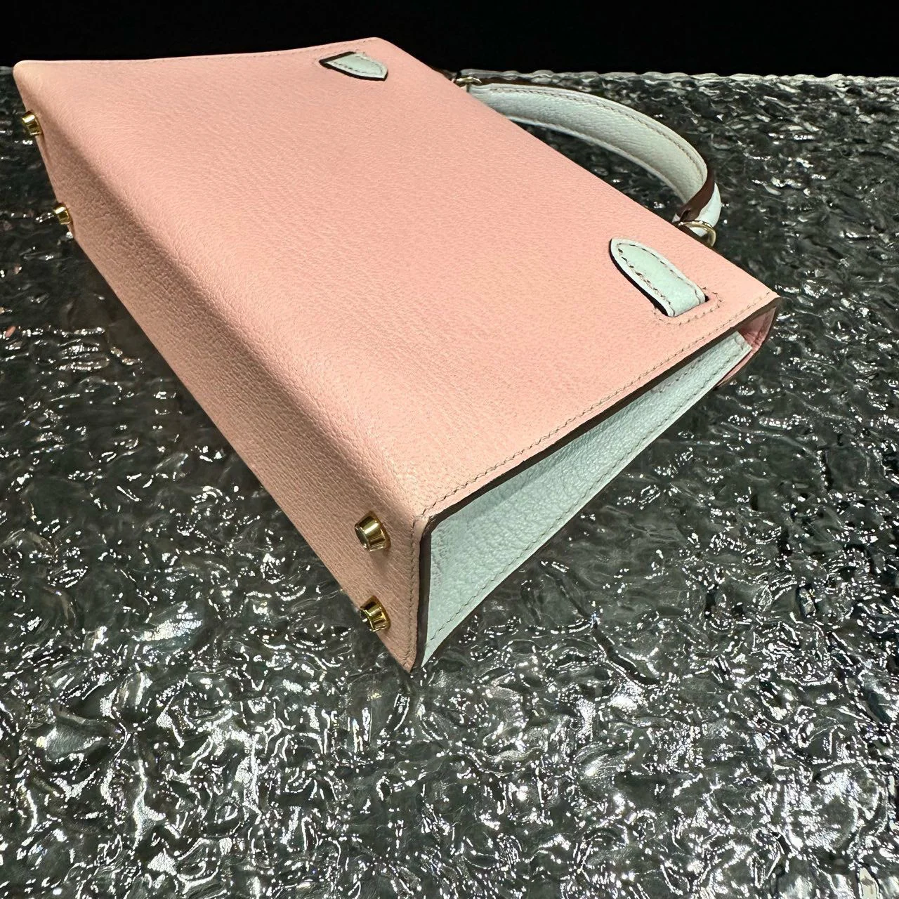 Hermes Mini Kelly II 20 Rose Sakura & Gris Perle Chèvre Gold Hardware - Image 7