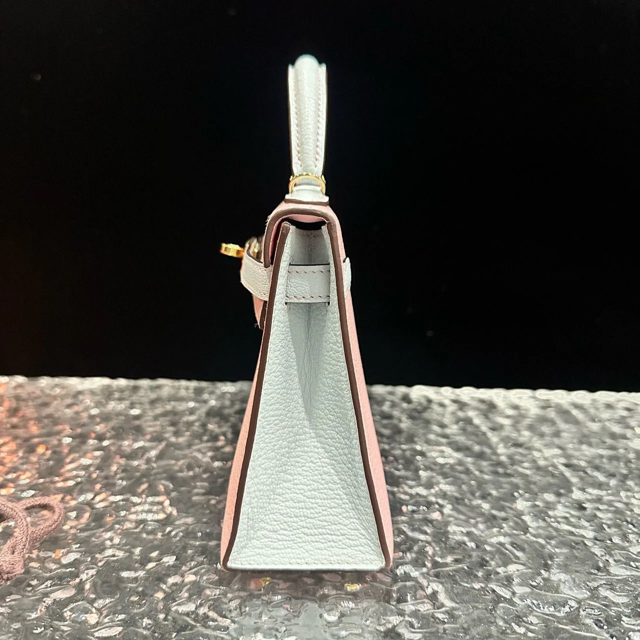 Hermes Mini Kelly II 20 Rose Sakura & Gris Perle Chèvre Gold Hardware - Image 9