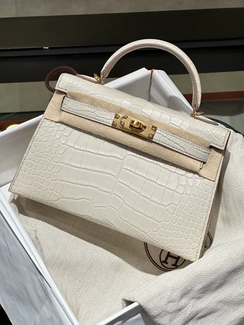 Hermes mini Kelly 20 8L Betton White Matte Alligator leather gold harwdare
