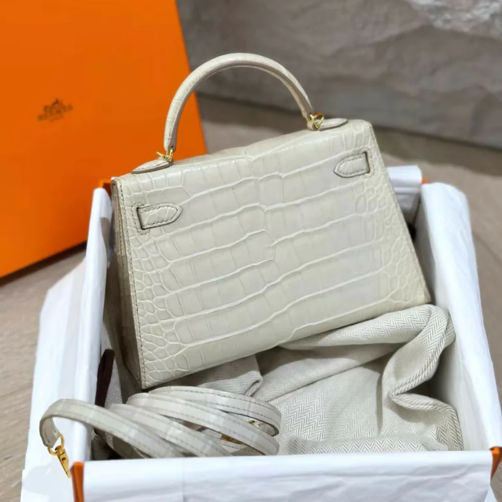 Hermès Mini Kelly Béton Matte Alligator Leather Gold Hardware - Image 2