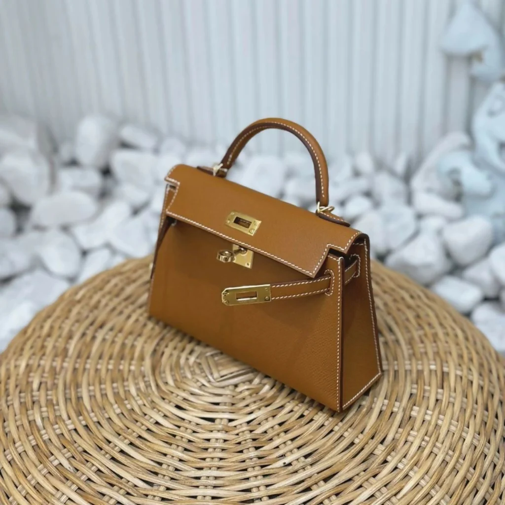Hermès Mini Kelly Gold Epsom Leather with Gold Hardware - Image 2