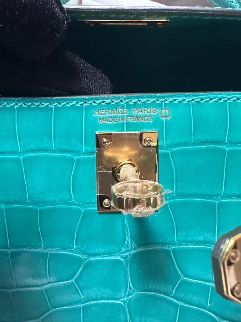 Hermes mini Kelly 20 Jade Green shiny crocodile leather gold hardware - Image 2