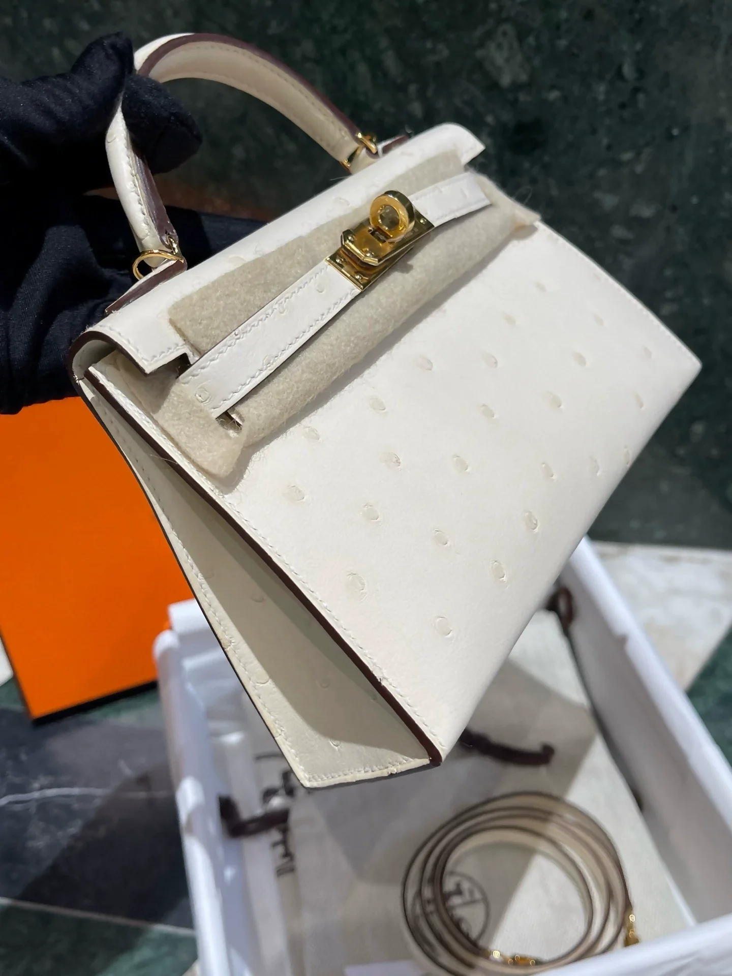 Hermes Mini Kelly 20 Nata Cream White Ostrich leather with gold hardware - Image 3