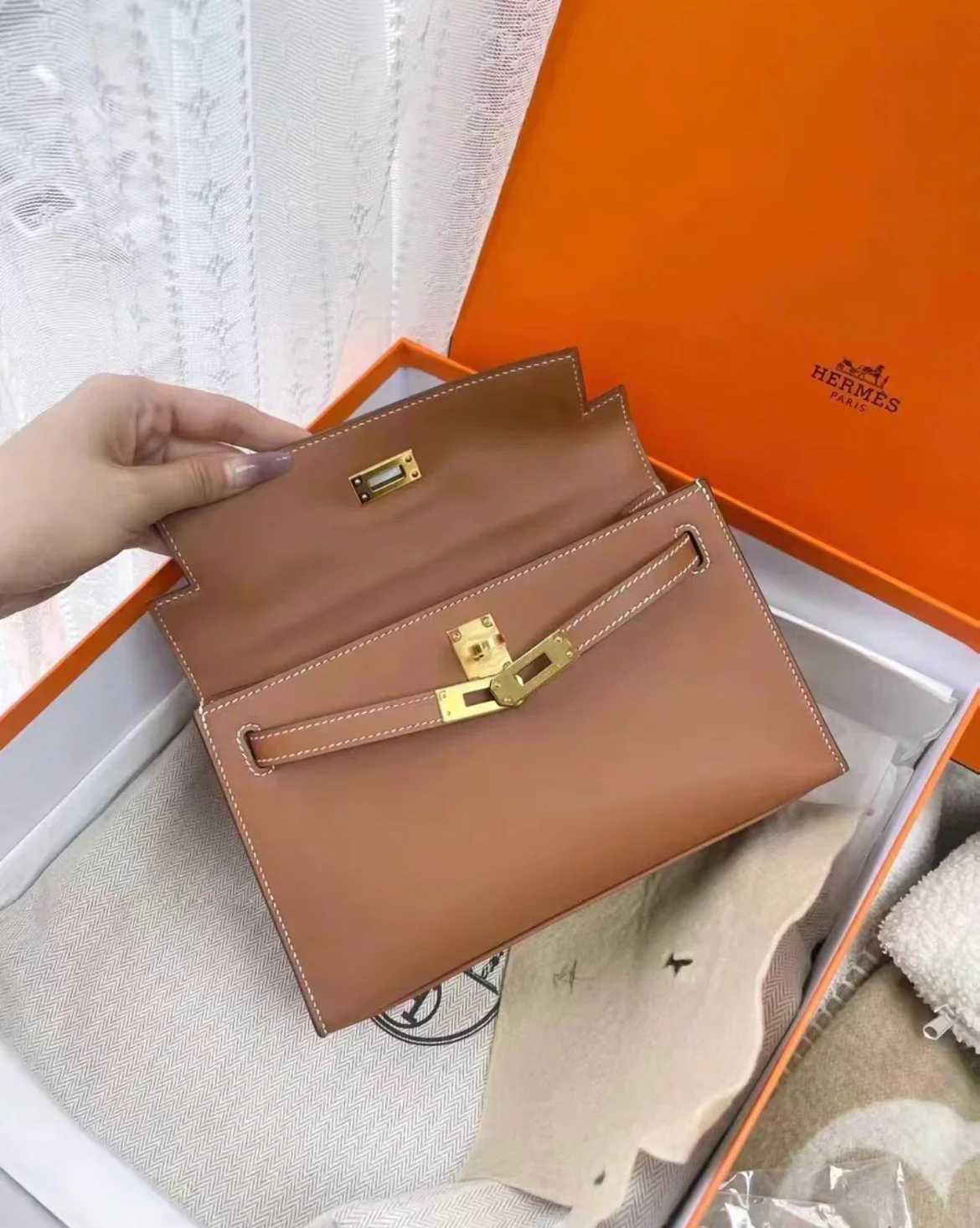 Hermes Mini Kelly Pochette Gold Swift Leather Gold Hardware - Image 3