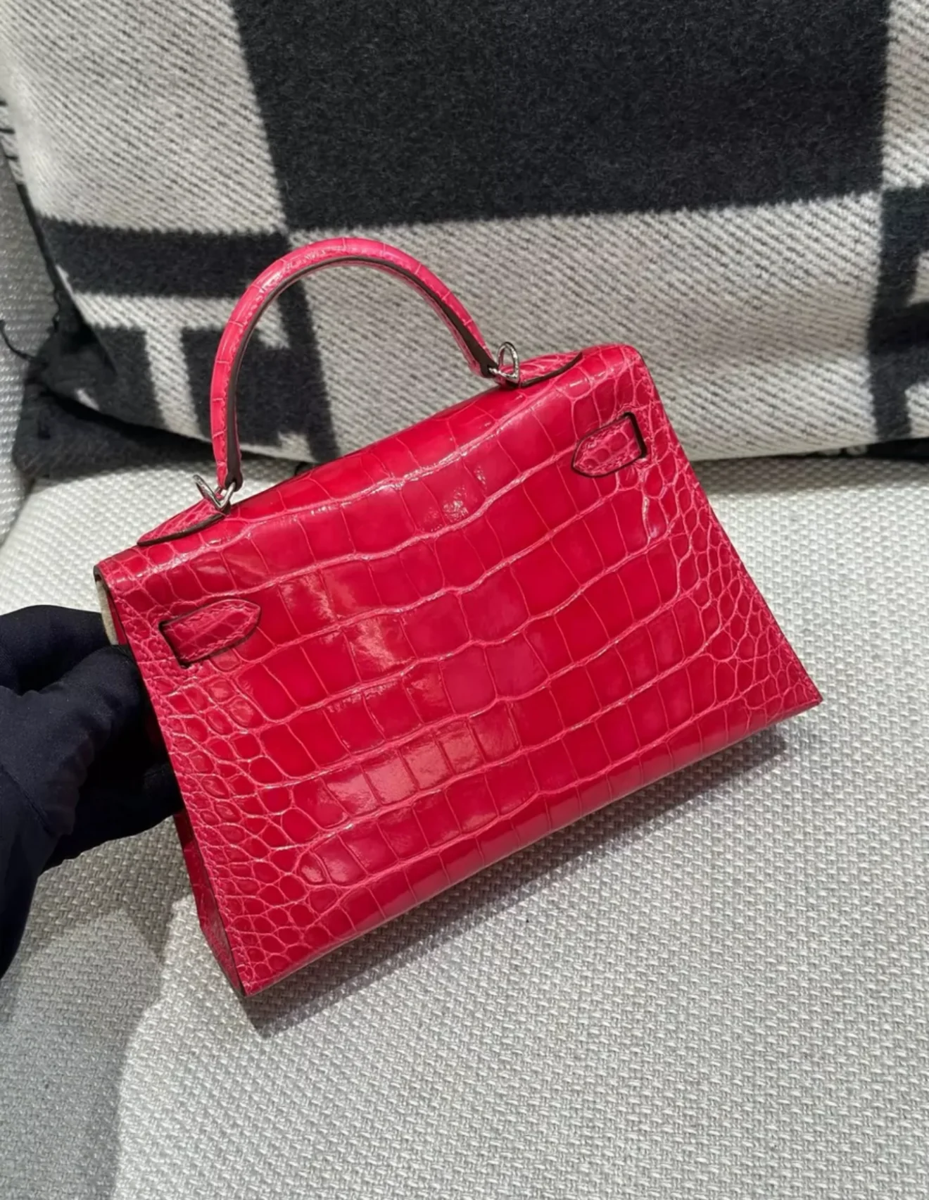 Hermès Mini Kelly Red Braise Shiny Alligator Palladium Hardware - Image 3