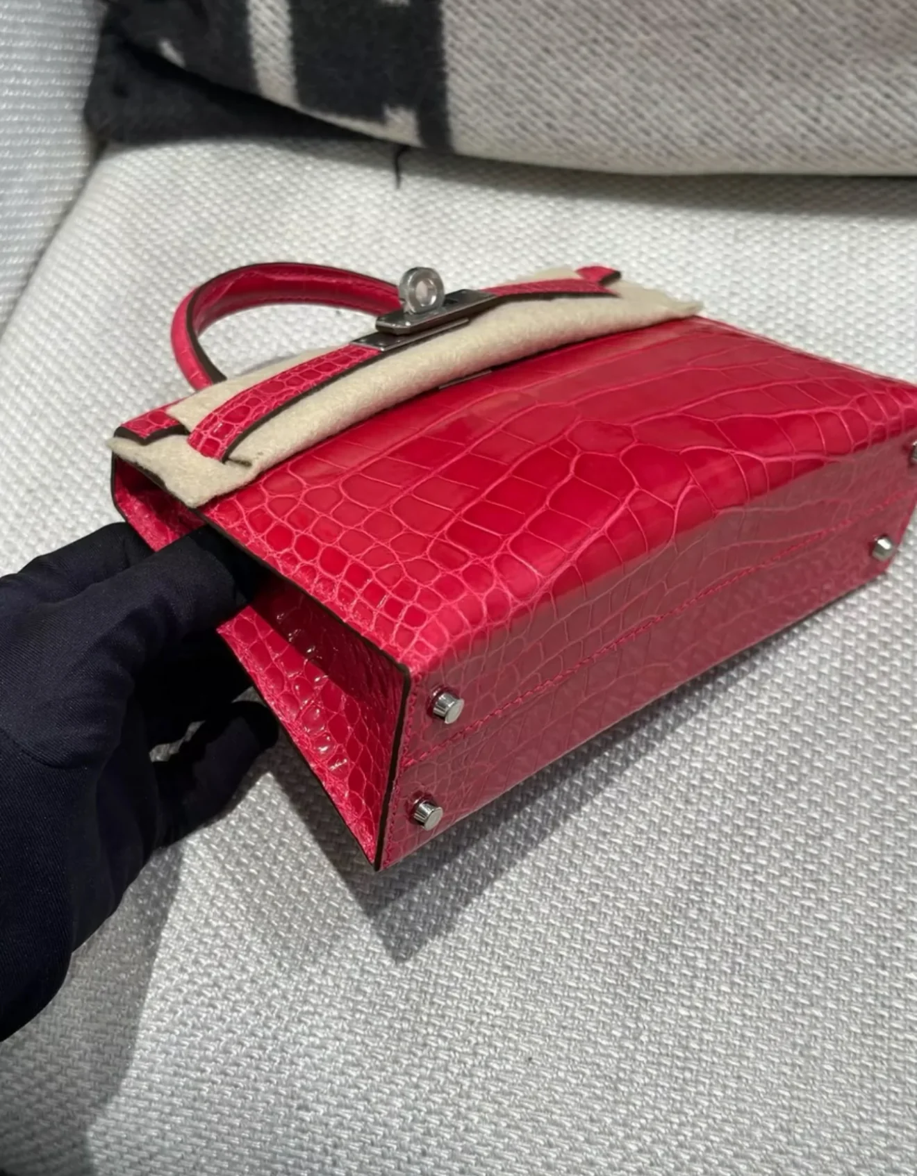 Hermès Mini Kelly Red Braise Shiny Alligator Palladium Hardware - Image 4