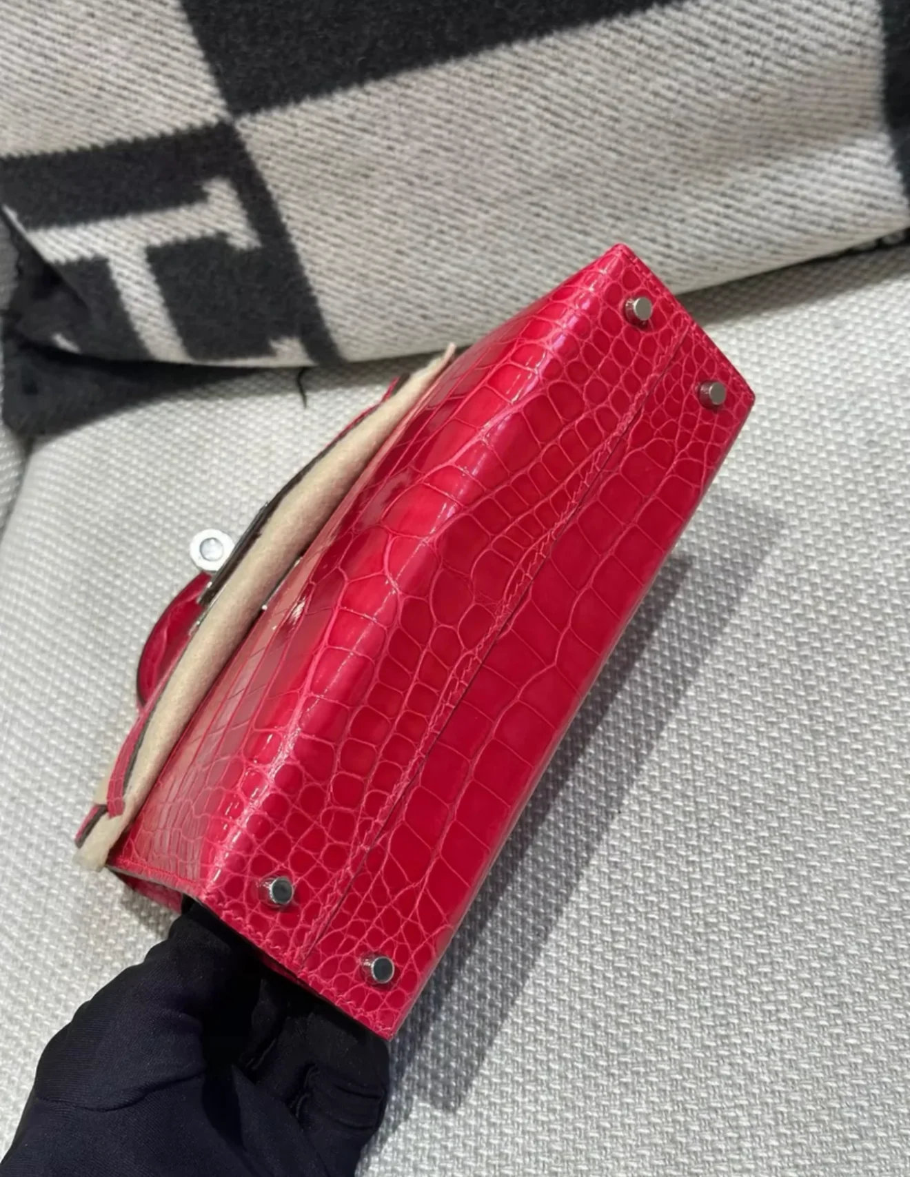 Hermès Mini Kelly Red Braise Shiny Alligator Palladium Hardware - Image 5