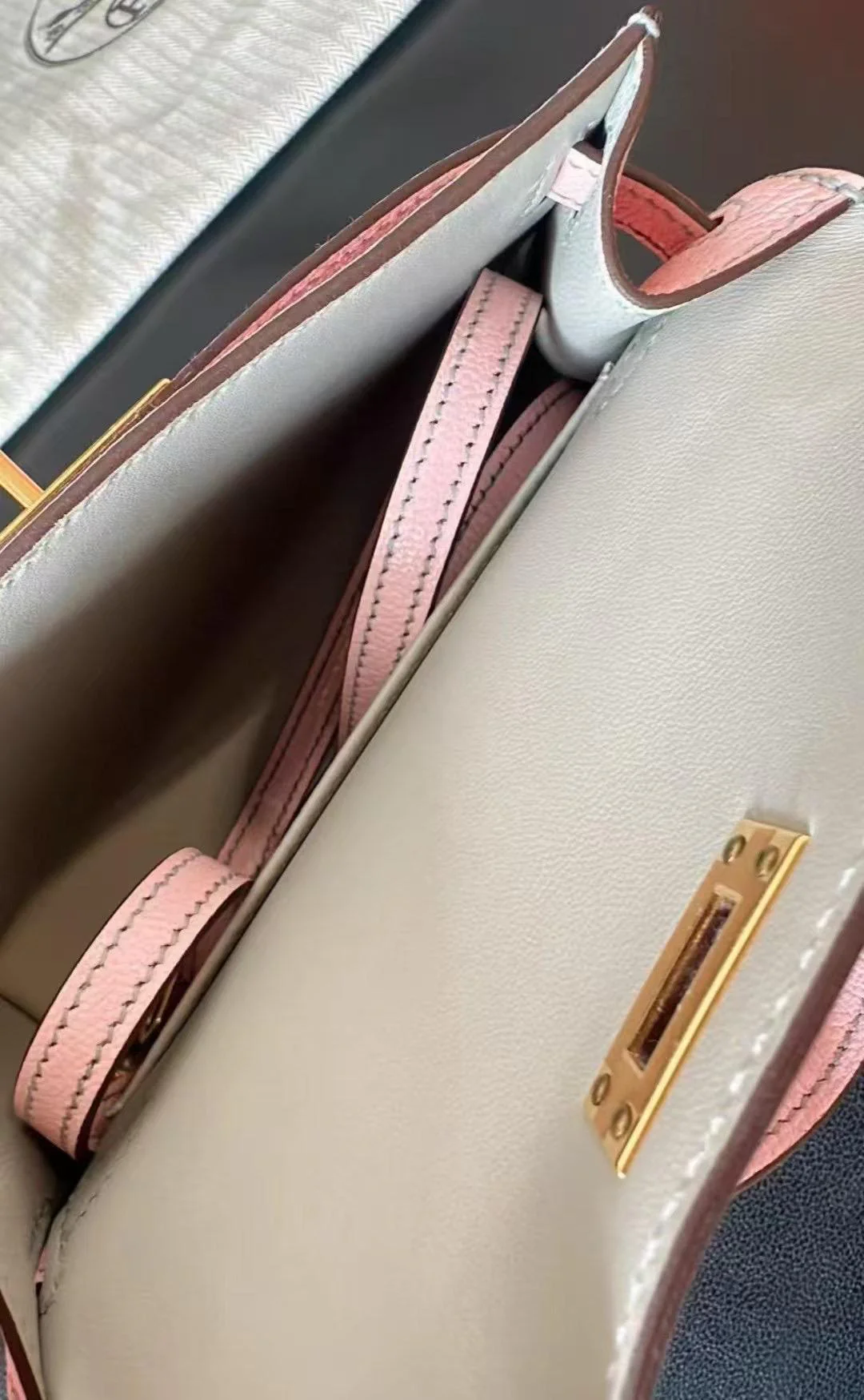 Hermès Mini Kelly Rose Sakura Chèvre Leather Gold Hardware - Image 4