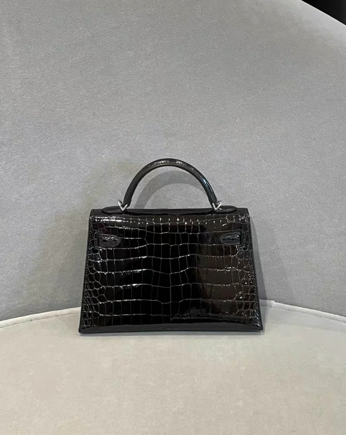 Hermès Mini Kelly Sellier Mini Black Shiny Porosus Crocodile Diamond Hardware - Image 2
