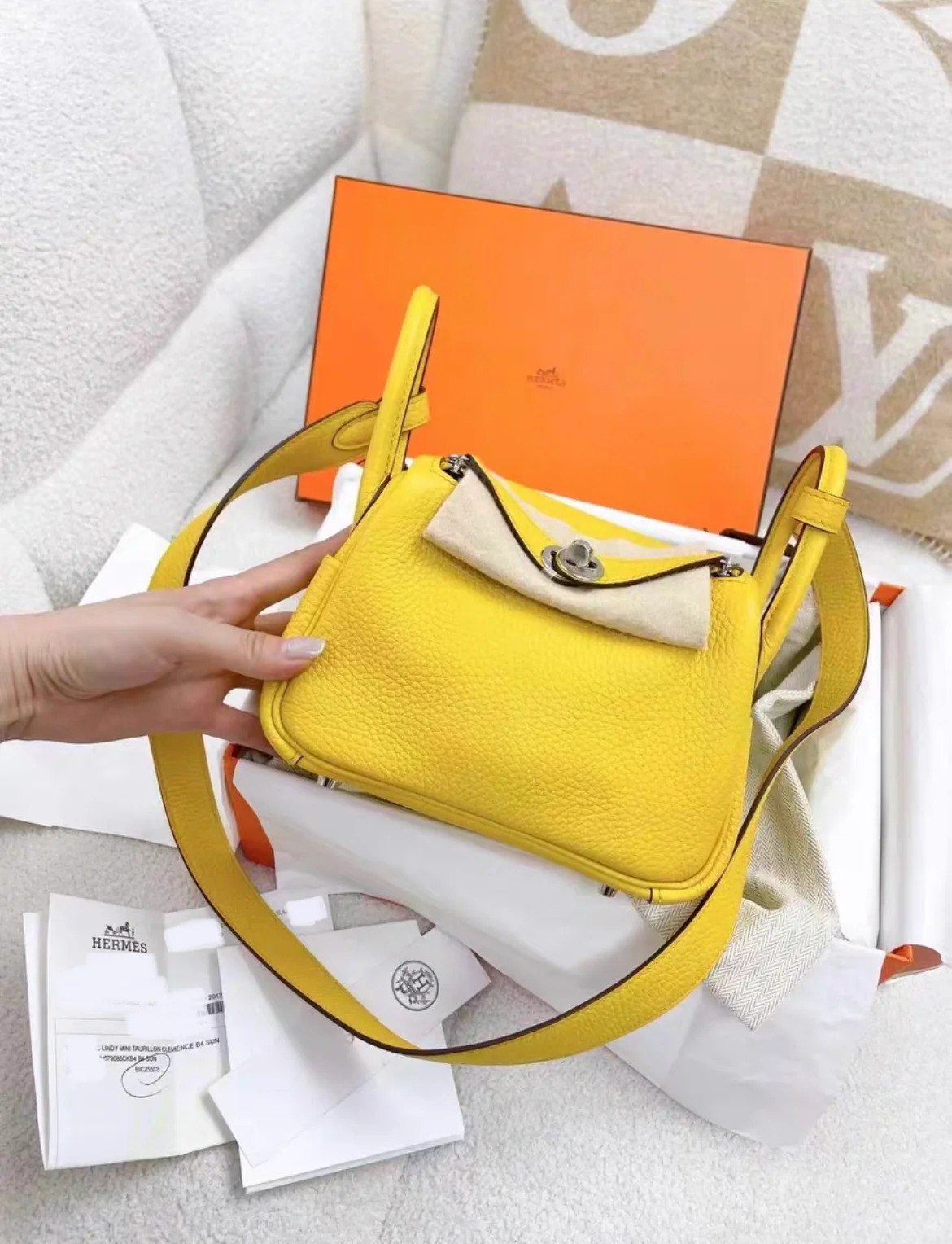 Hermès Mini Lindy 20 Sun Clemence Togo leather Palladium Hardware - Image 3