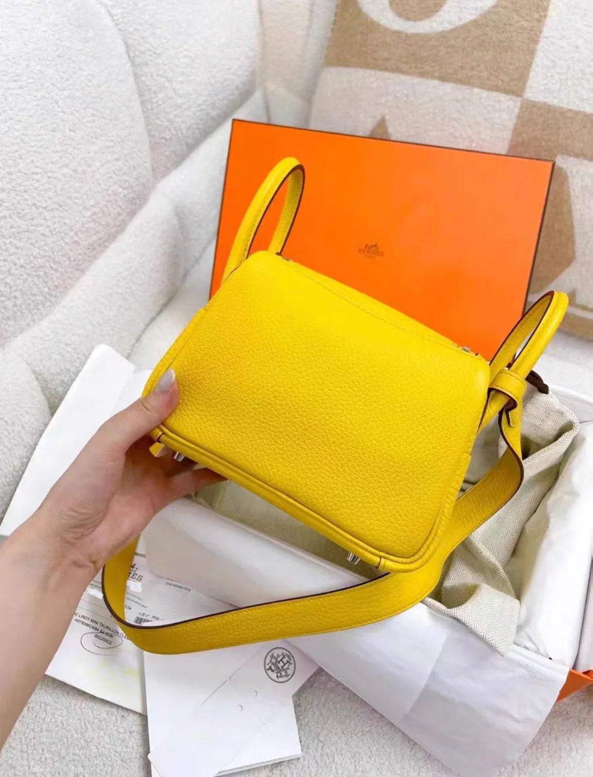 Hermès Mini Lindy 20 Sun Clemence Togo leather Palladium Hardware - Image 5
