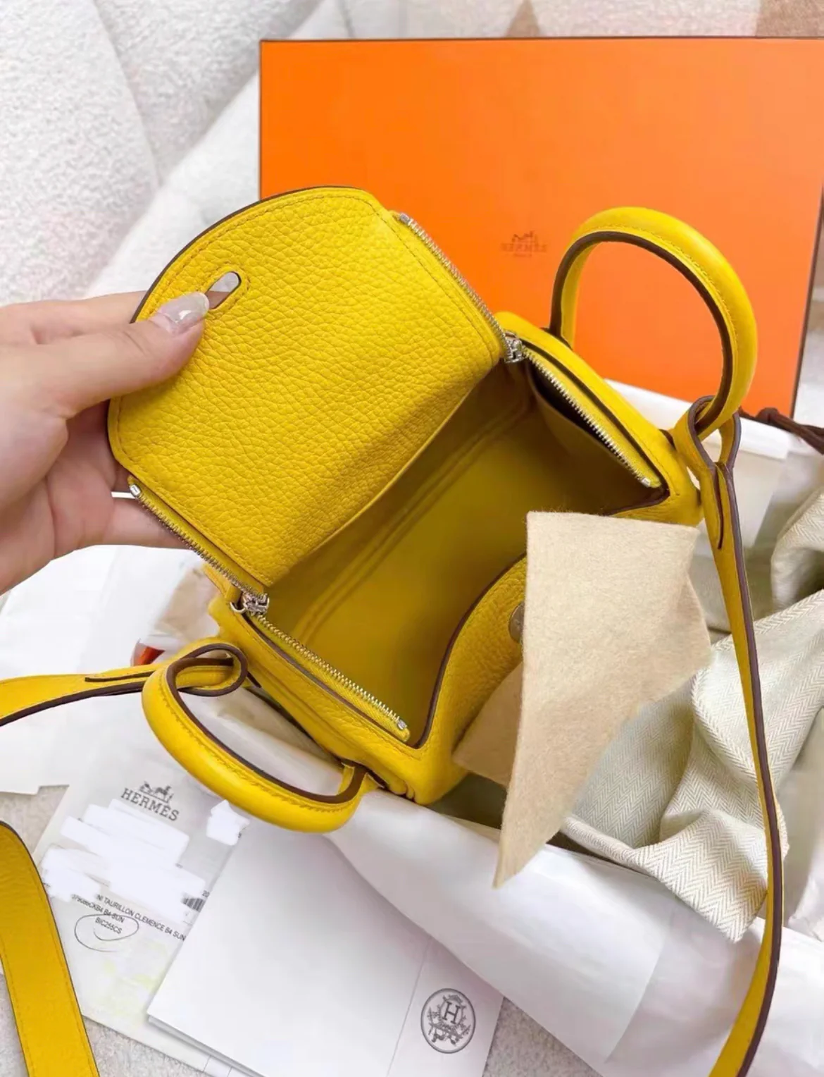 Hermès Mini Lindy 20 Sun Clemence Togo leather Palladium Hardware - Image 7