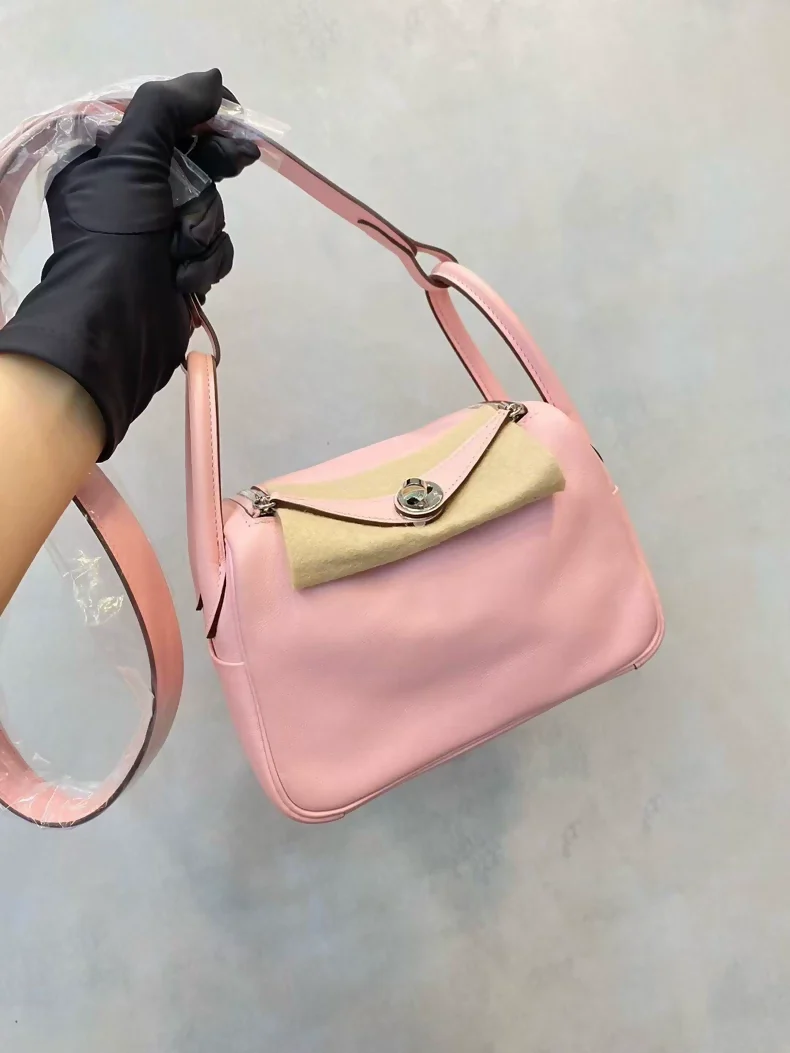 Hermes mini Lindy 3Q Sakura pink leather palladium hardware - Image 3