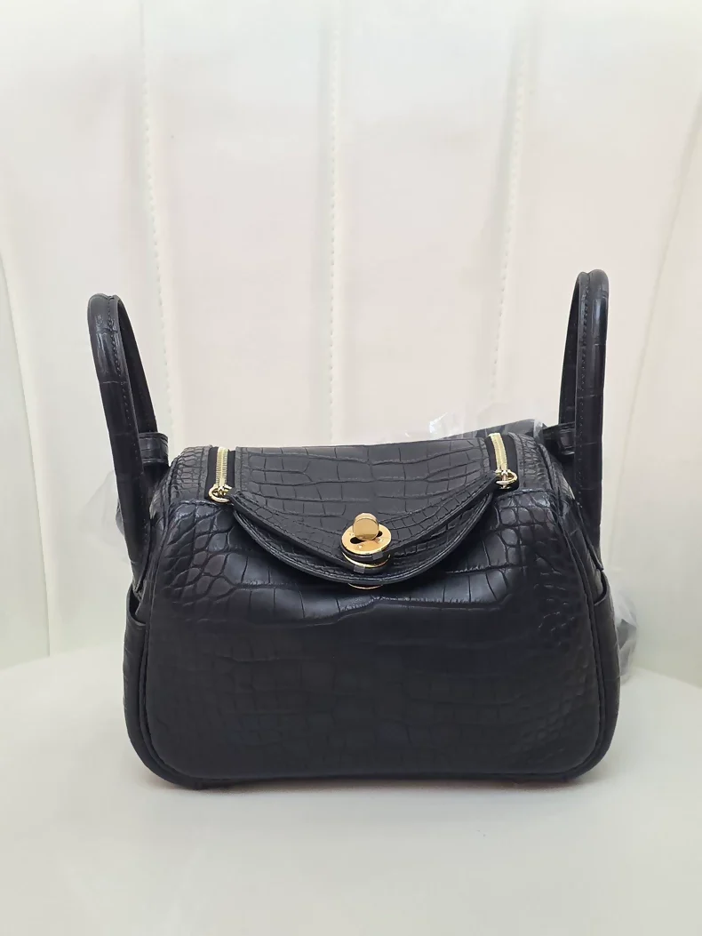 Hermès Mini Lindy black matte alligator leather Gold hardware