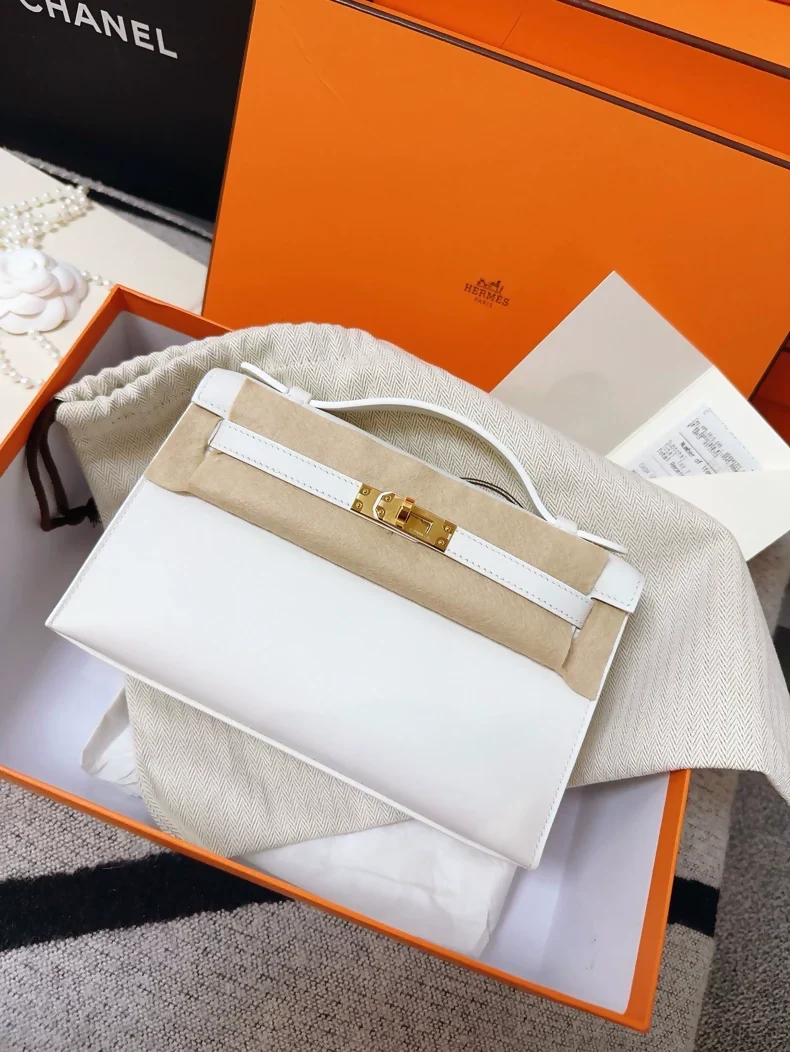 Hermes Kelly pochette pure white swift leather gold hardware - Image 2
