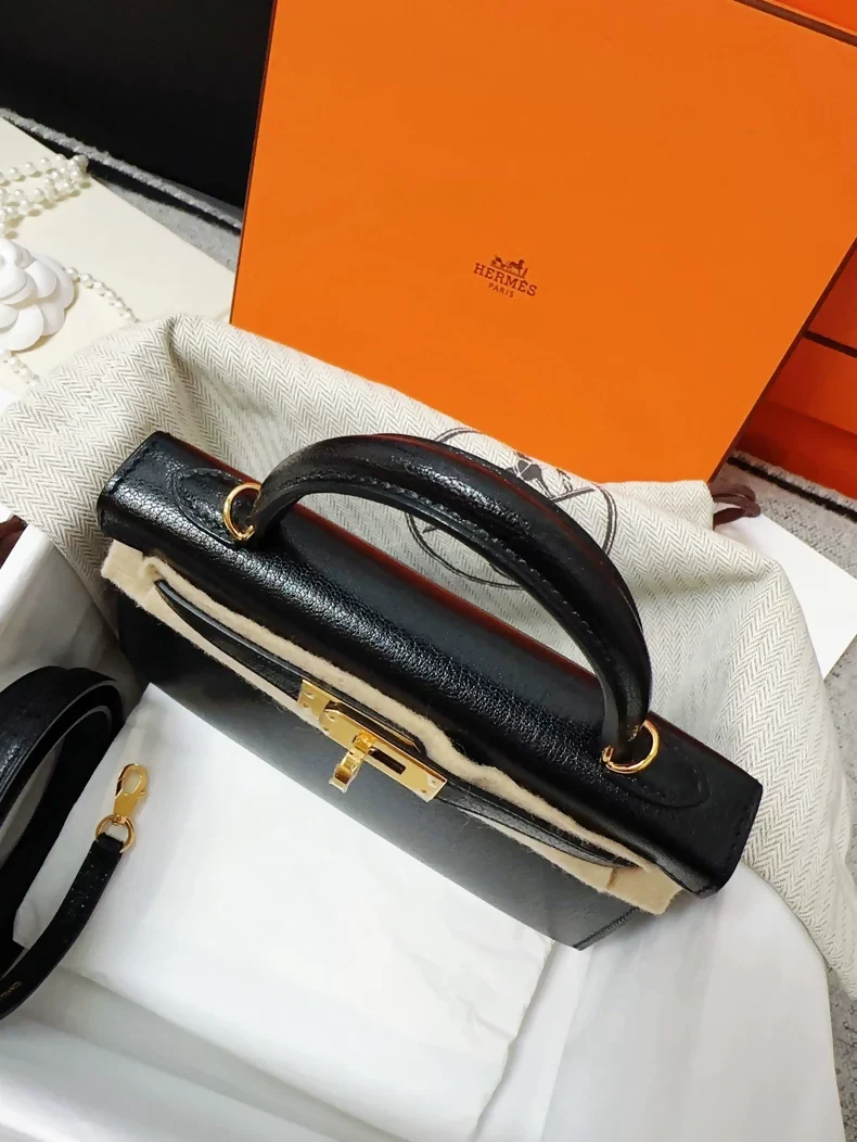 Hermes Mini kelly 20 Noir Chèvre Chamkila Leather Gold Hardware - Image 3