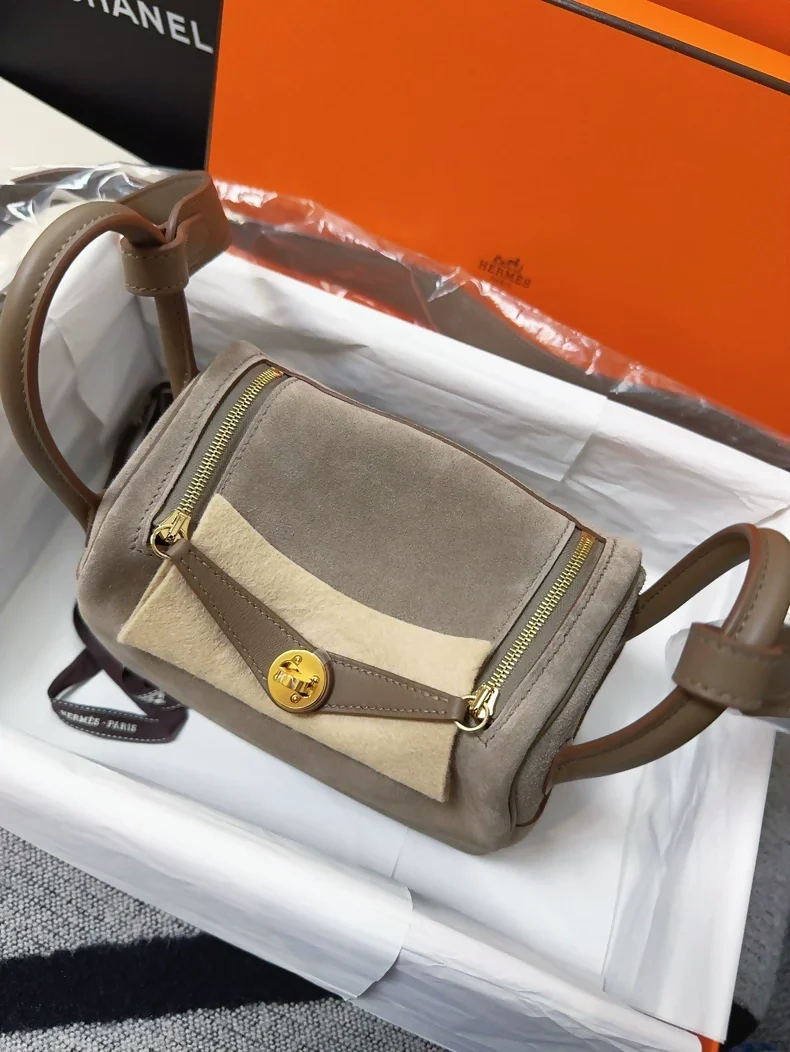 Hermes Mini lindy Etoupe Gray Doblis suede with Swift leather gold hardware - Image 2