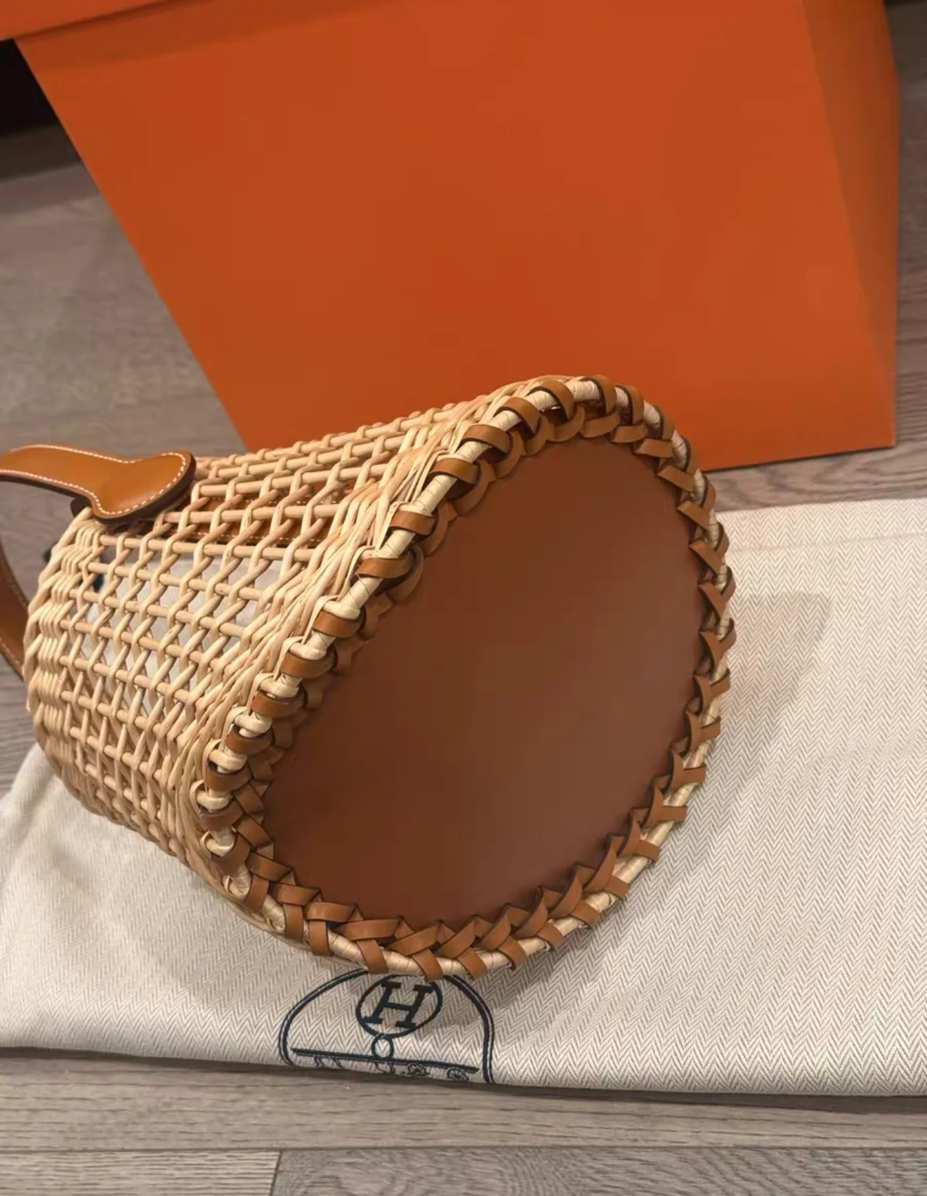 Hermès Naturel and Fauve Butler Wicker Sabot Picnic Bag Palladium Hardware - Image 4