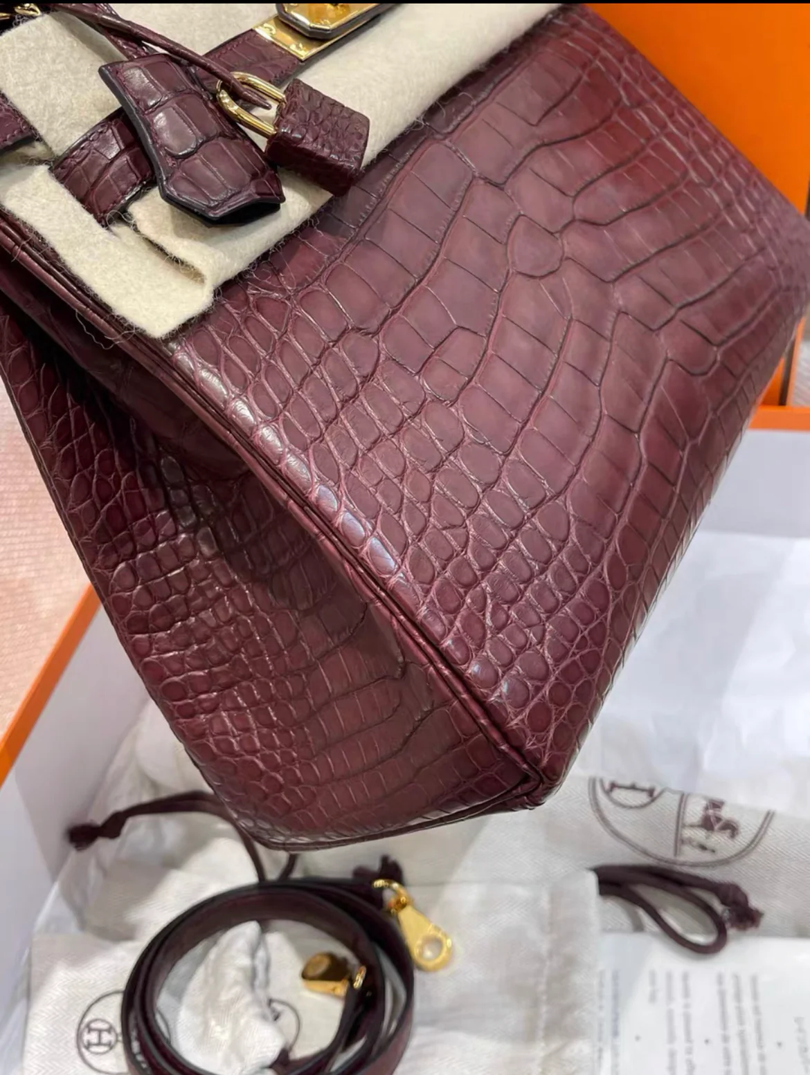 HERMES NEW Kelly 28 Bordeaux Matte Alligator Gold Hardware GHW RARE - Image 3
