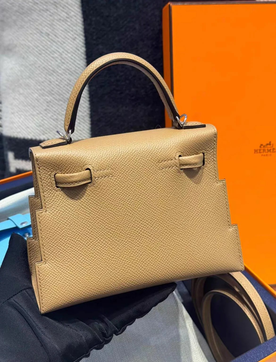 HERMÈS PICTO KELLY DOLL QUELLE IDOLE CHAI, MAUVE SYLVESTRE, BLEU CELESTE AND TERRE BATTUE EPSOM PALLADIUM HARDWARE - Image 3