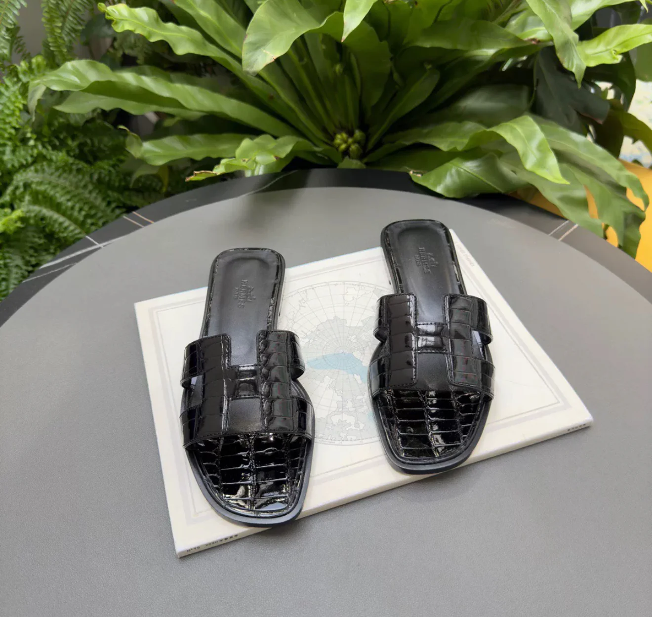Hermes Sandals Black shiny crocodile leather - Image 2