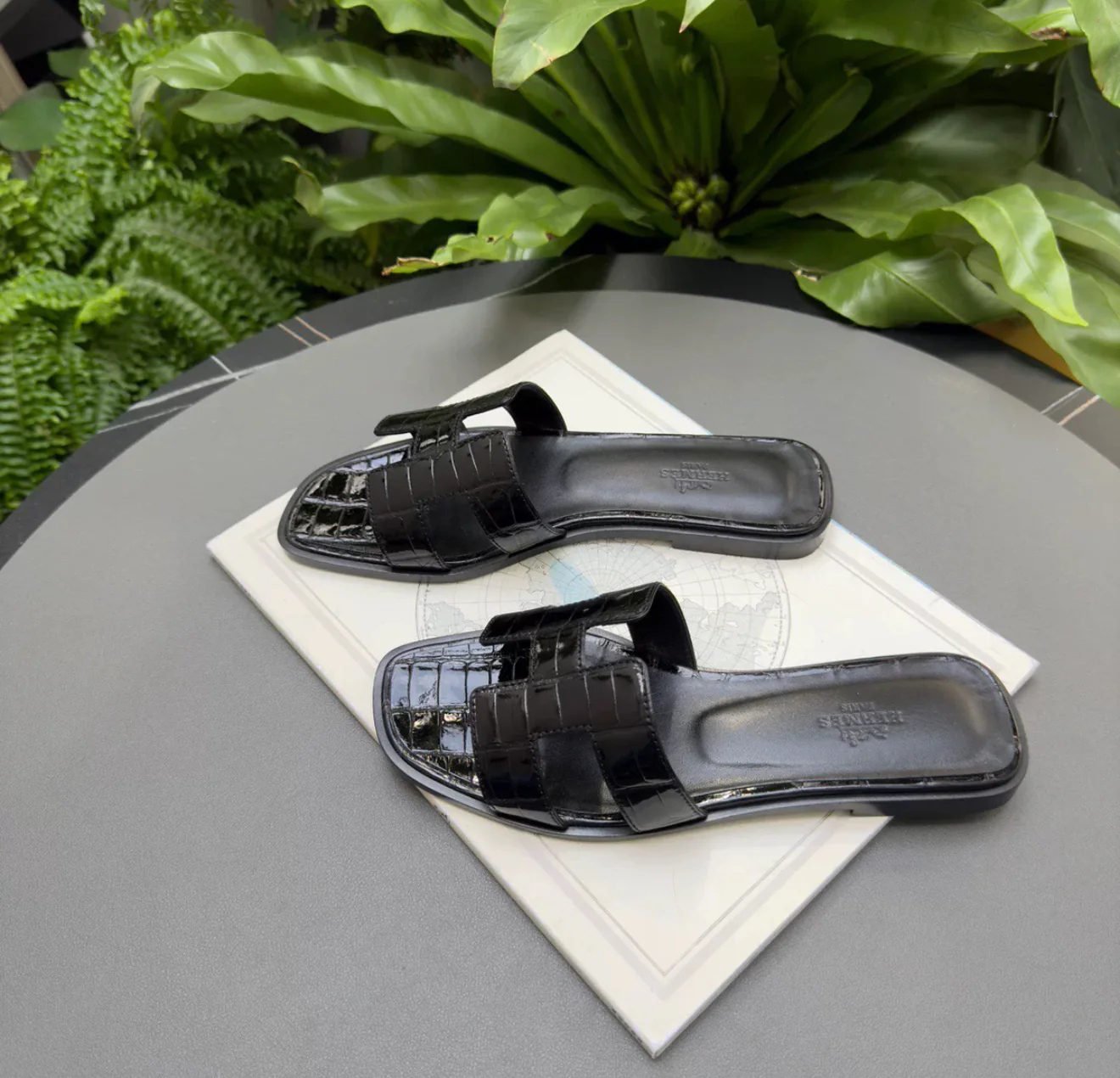 Hermes Sandals Black shiny crocodile leather - Image 3
