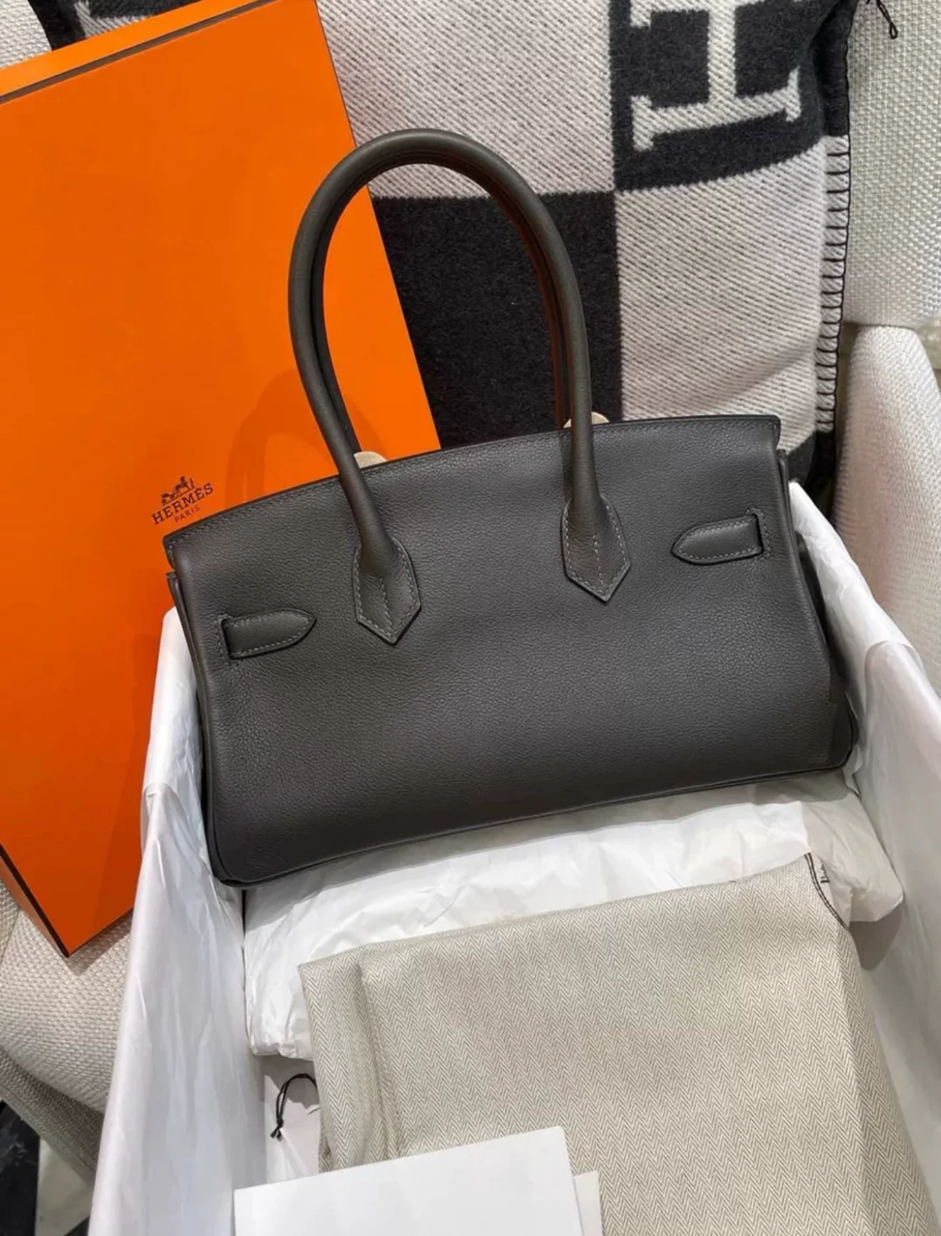 Hermès Shoulder Birkin Togo Leather Palladium Hardware - Image 2