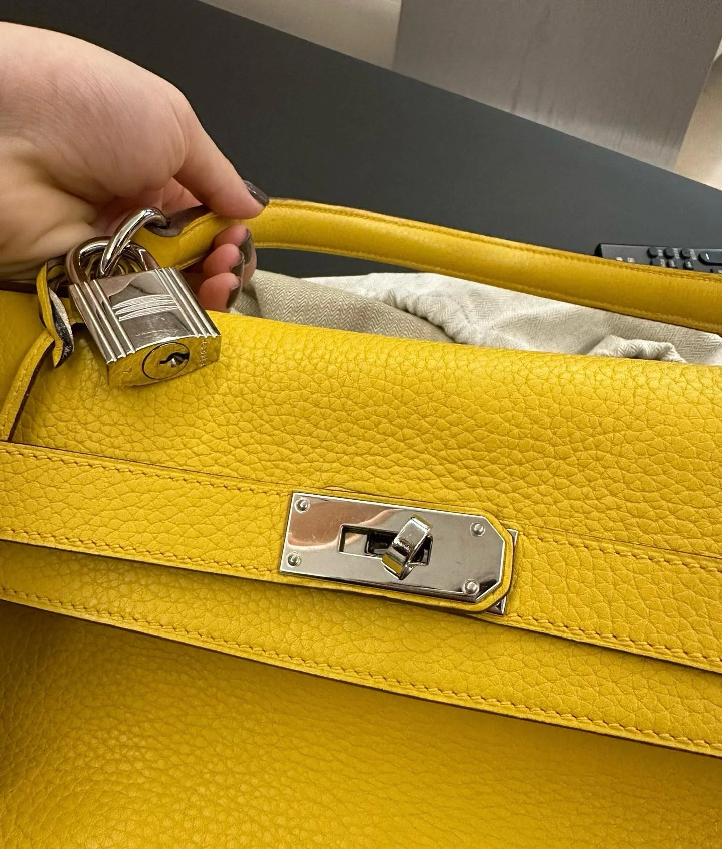 Hermes Shoulder Kelly Yellow Togo Leather Palladium Hardware - Image 2