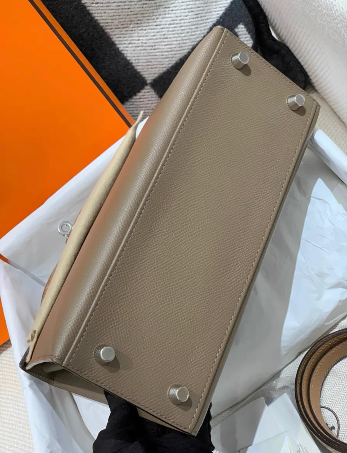Hermès Special Order (HSS) Kelly 25 Bi-Color Gold and Etoupe Brushed Palladium Hardware - Image 6