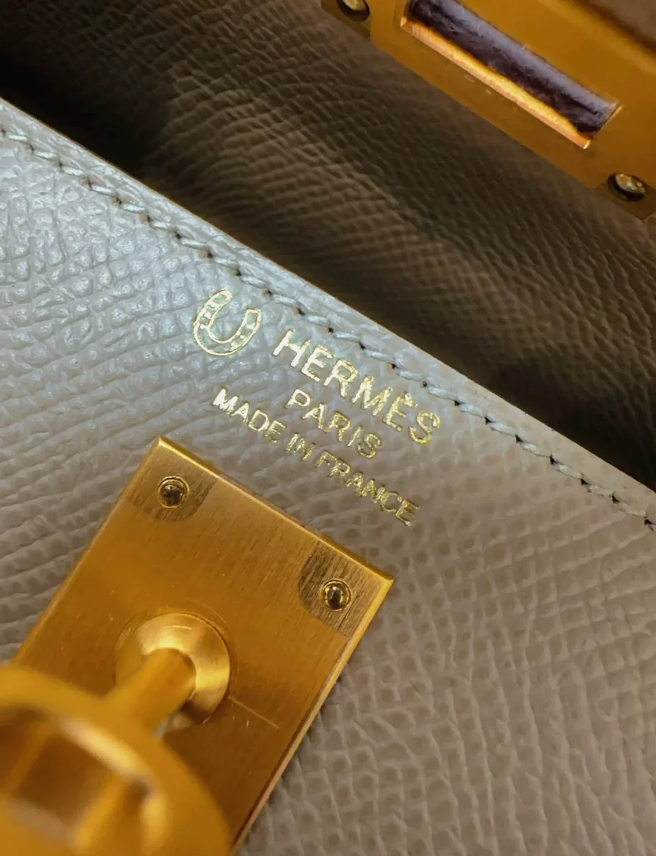 Hermès Special Order (HSS) Kelly Sellier 25 Trench and Gold Epsom Brushed Gold Hardware - Image 2