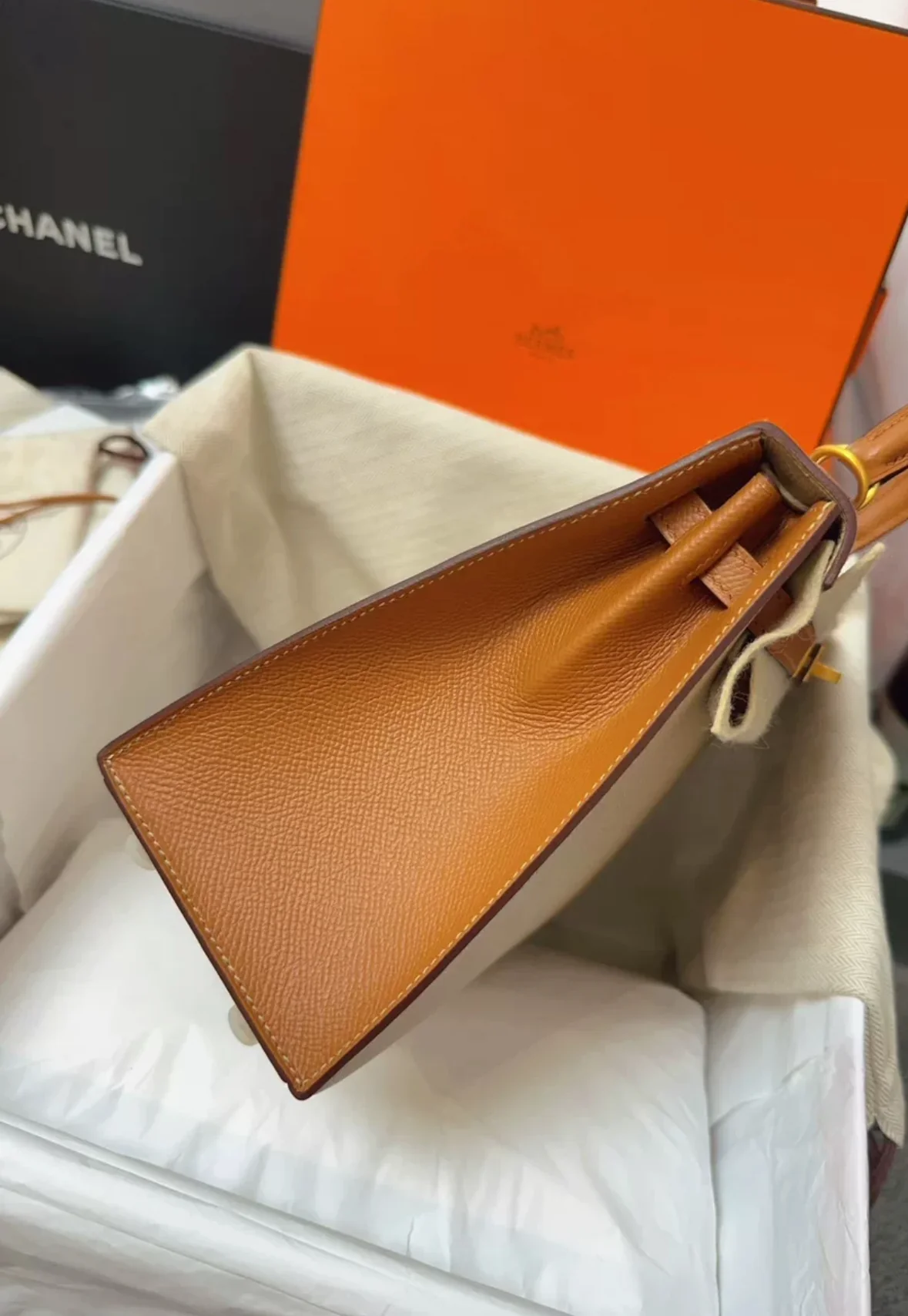 Hermès Special Order (HSS) Kelly Sellier 25 Trench and Gold Epsom Brushed Gold Hardware - Image 5