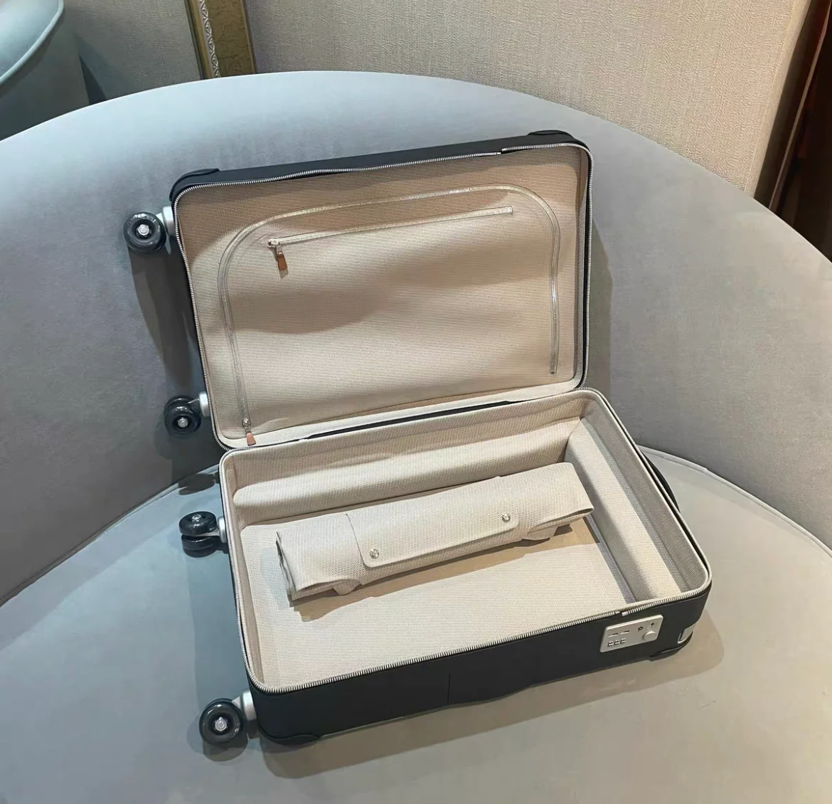 Hermès Valise R.M.S Cabine Cargo Toile Noir Suitcase - Image 4