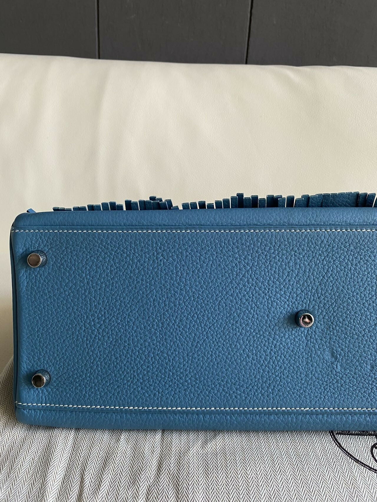 Hermes Vintage Kelly shoulder fringe in denim blue - Image 8