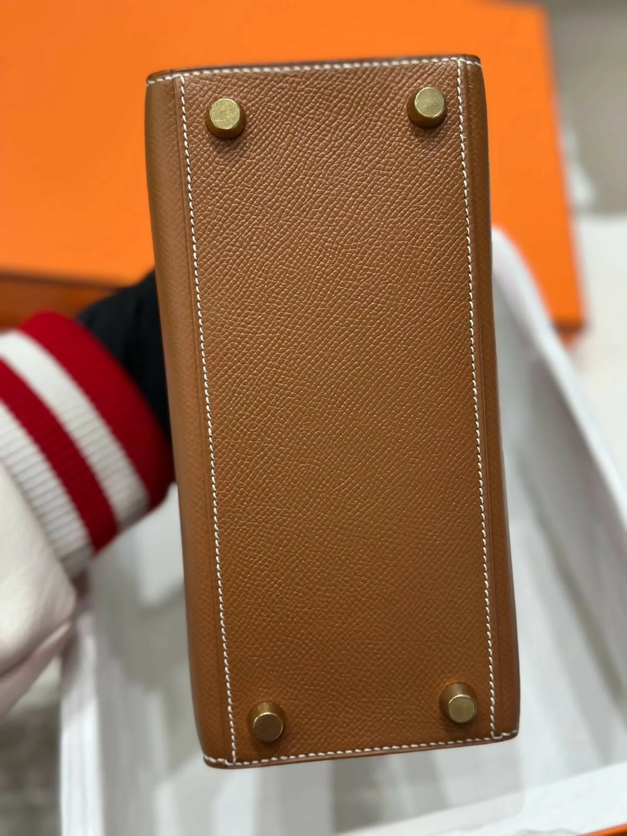 Hermès Vintage Mini Kelly 20 Gold on Gold Epsom Leather Handbag with Gold Hardware - Image 3