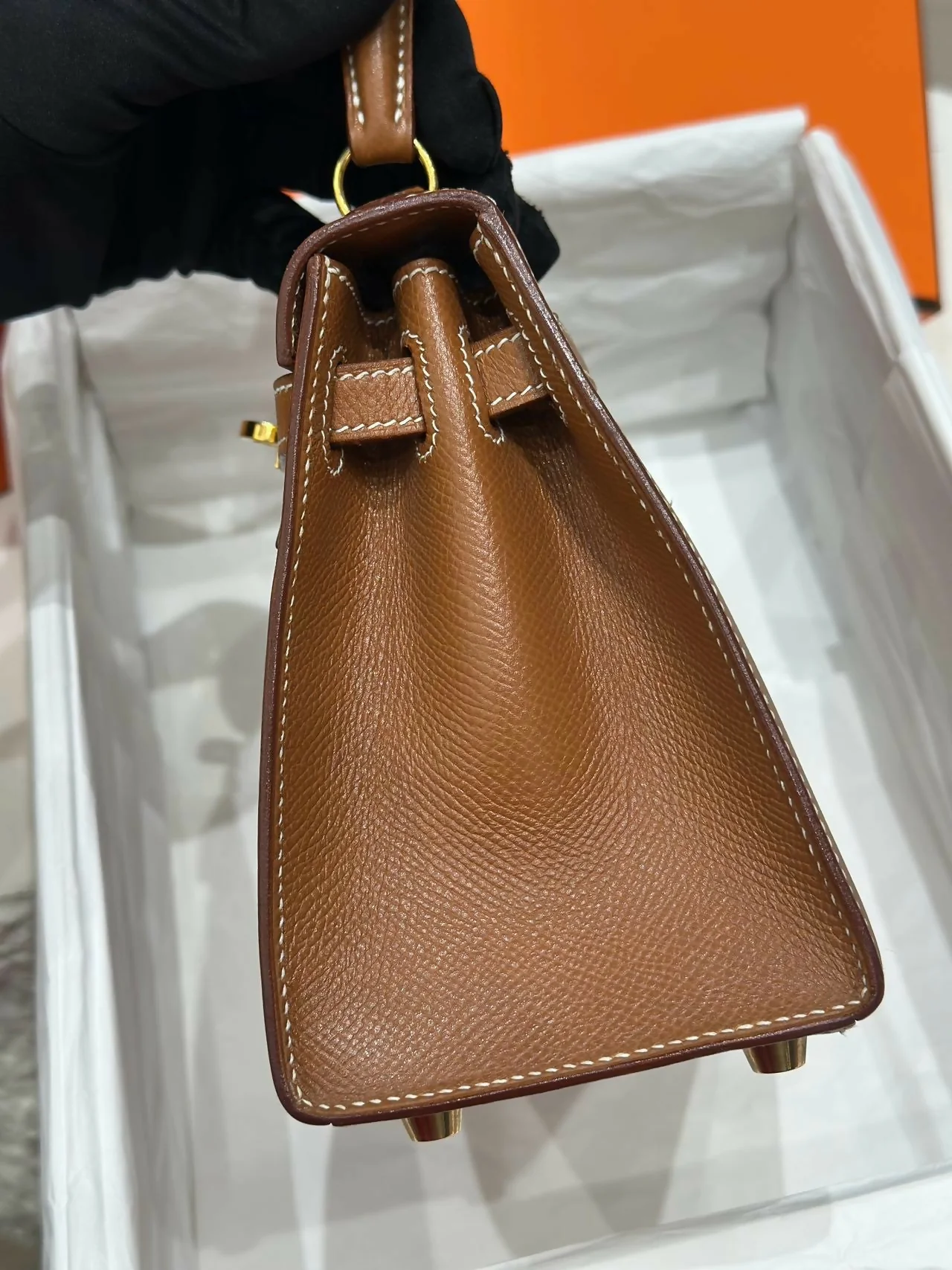 Hermès Vintage Mini Kelly 20 Gold on Gold Epsom Leather Handbag with Gold Hardware - Image 4